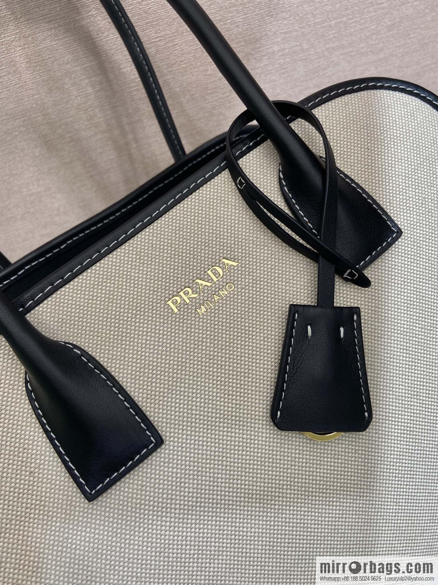 PRADA's new tote bag 1BG572