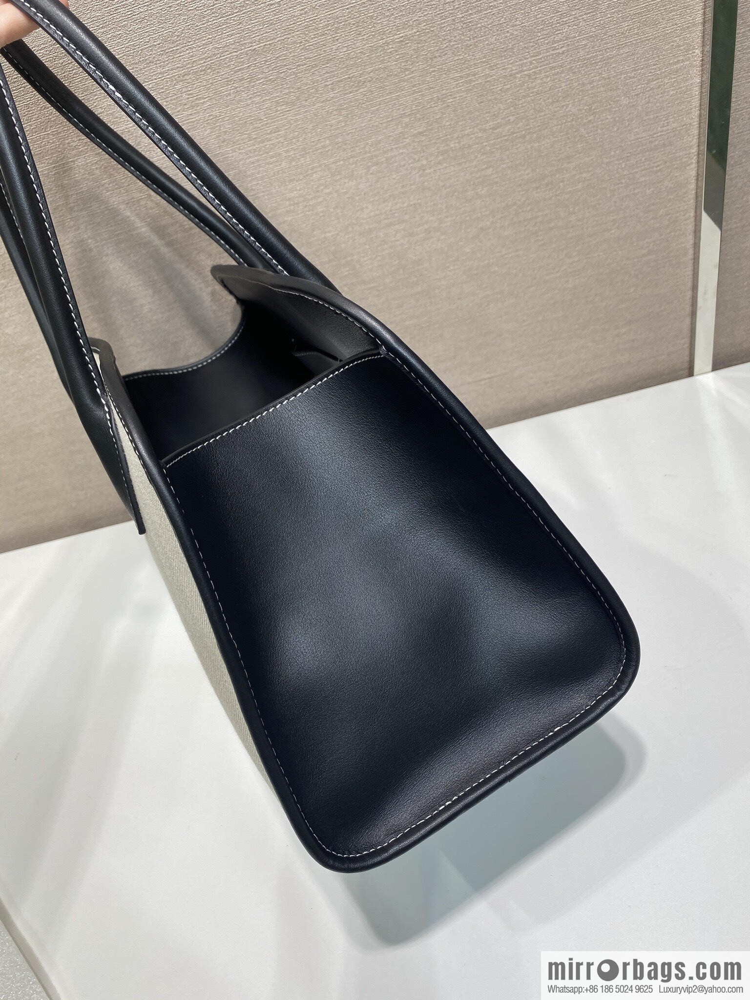 PRADA's new tote bag 1BG572
