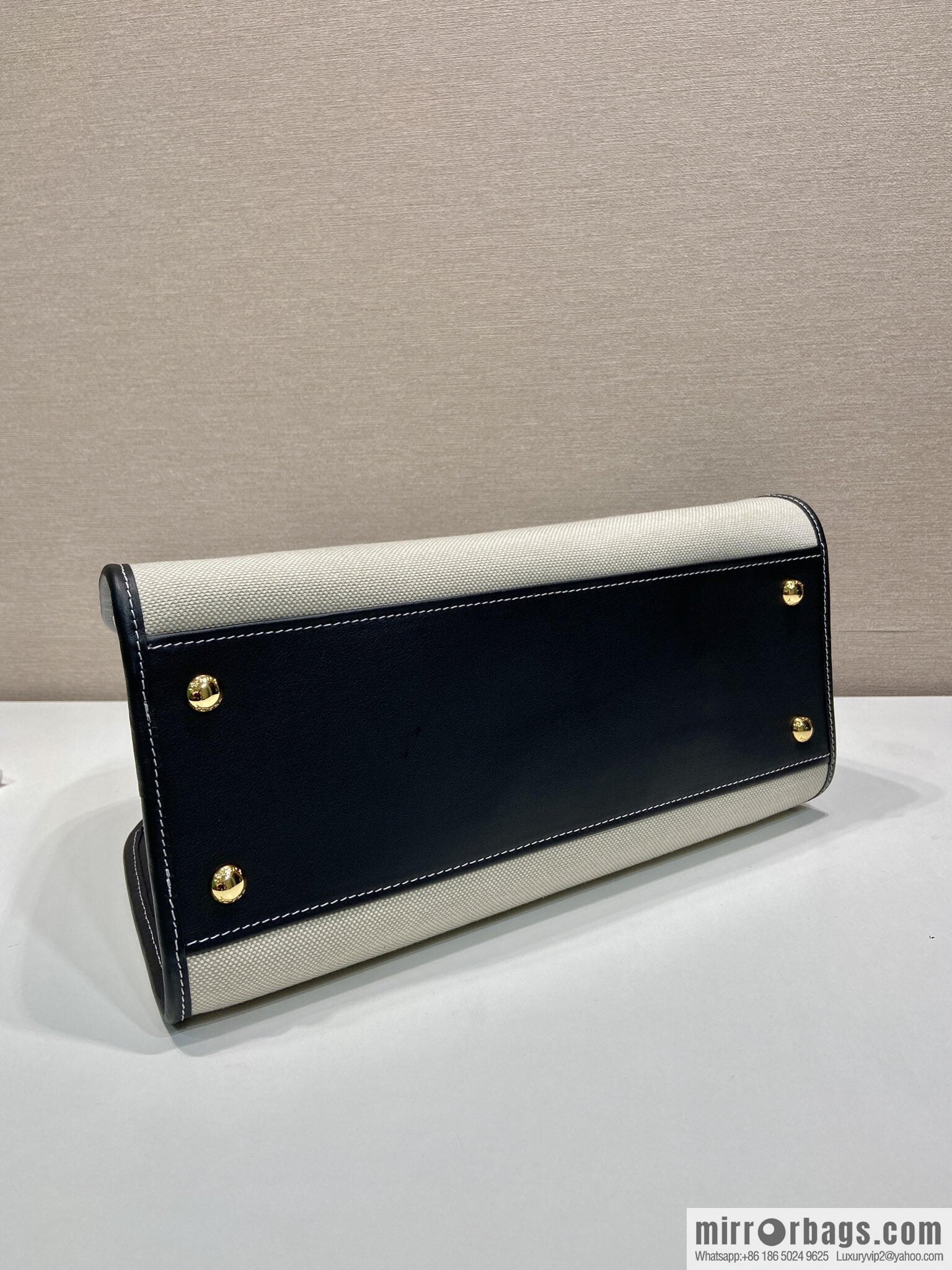 PRADA's new tote bag 1BG572