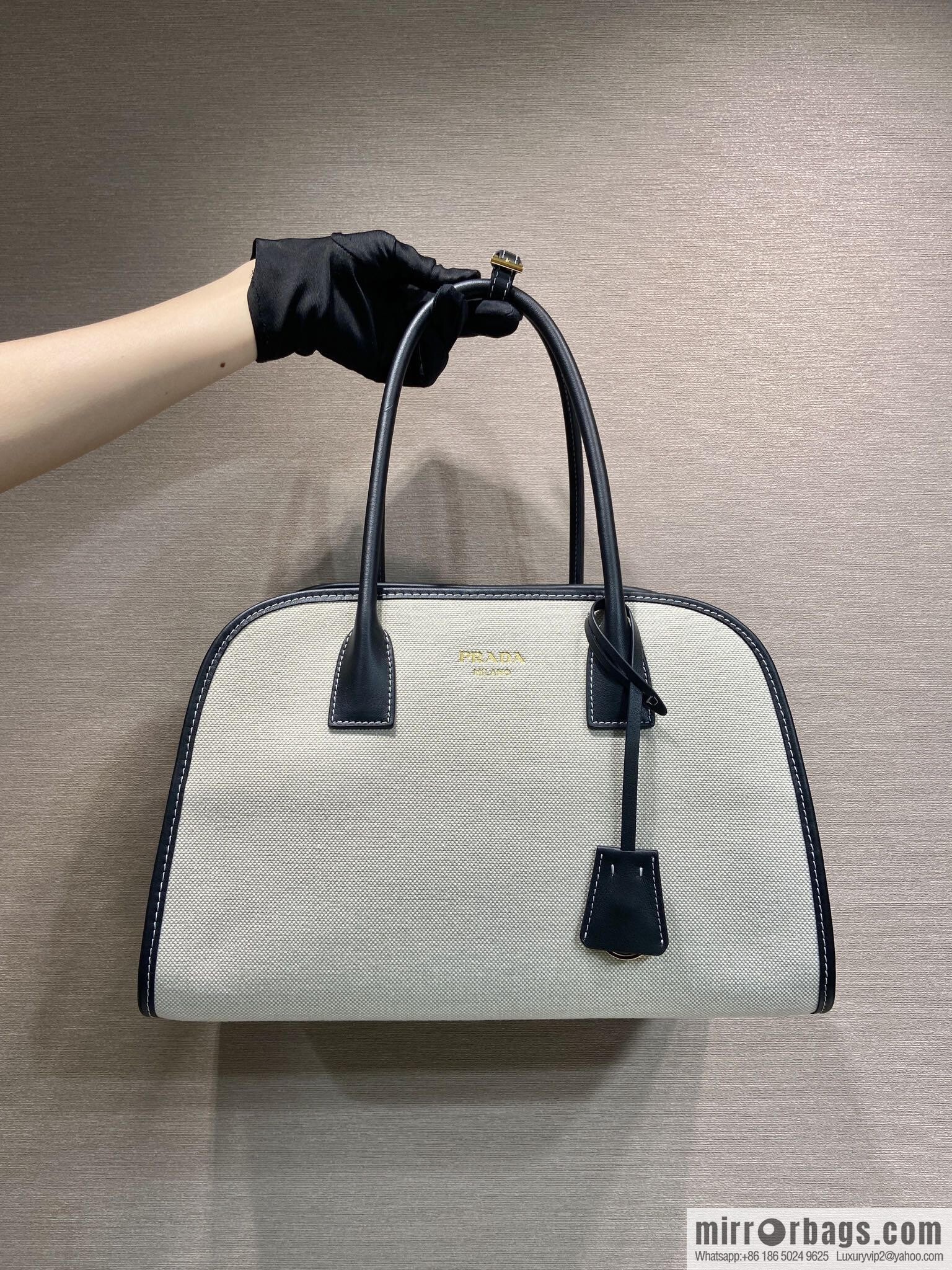 PRADA's new tote bag 1BG572