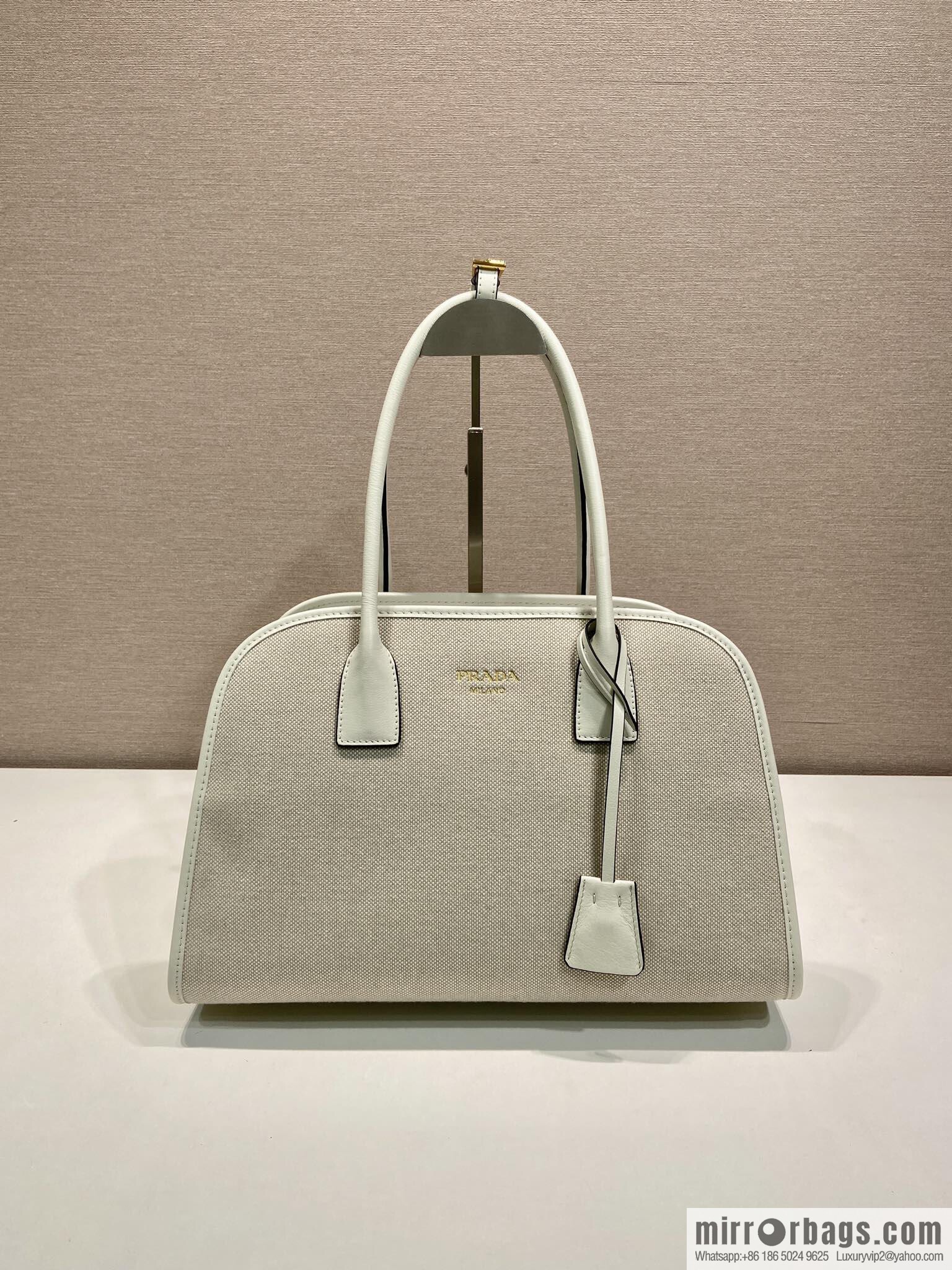 PRADA's new tote bag 1BG572