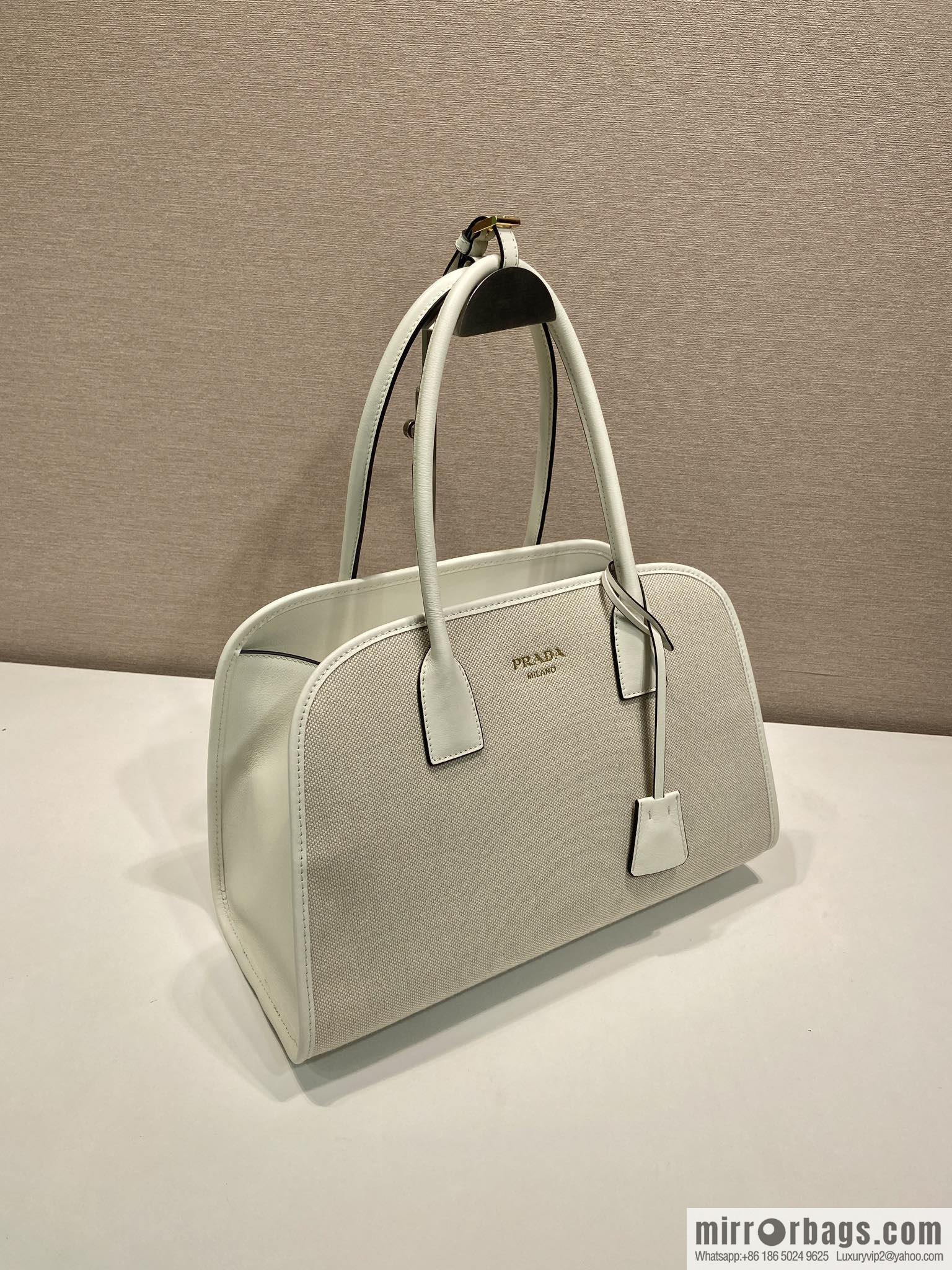 PRADA's new tote bag 1BG572