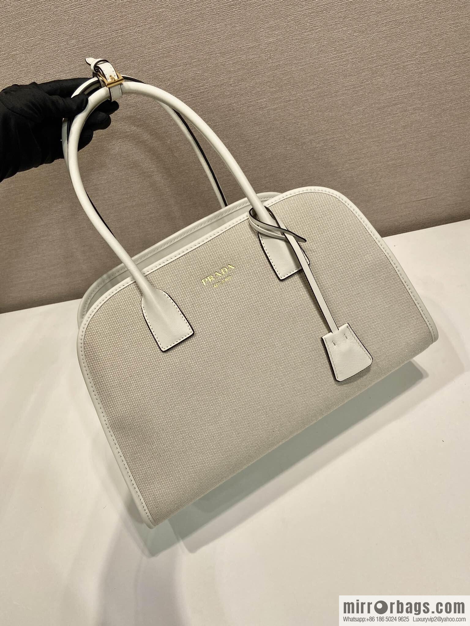 PRADA's new tote bag 1BG572