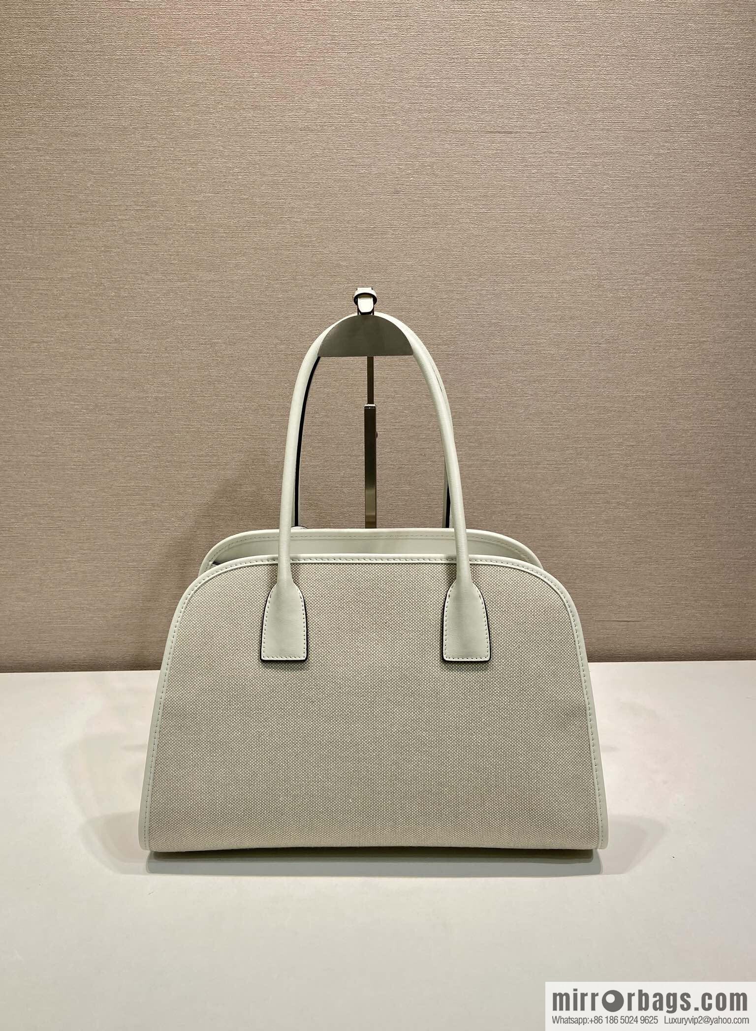 PRADA's new tote bag 1BG572