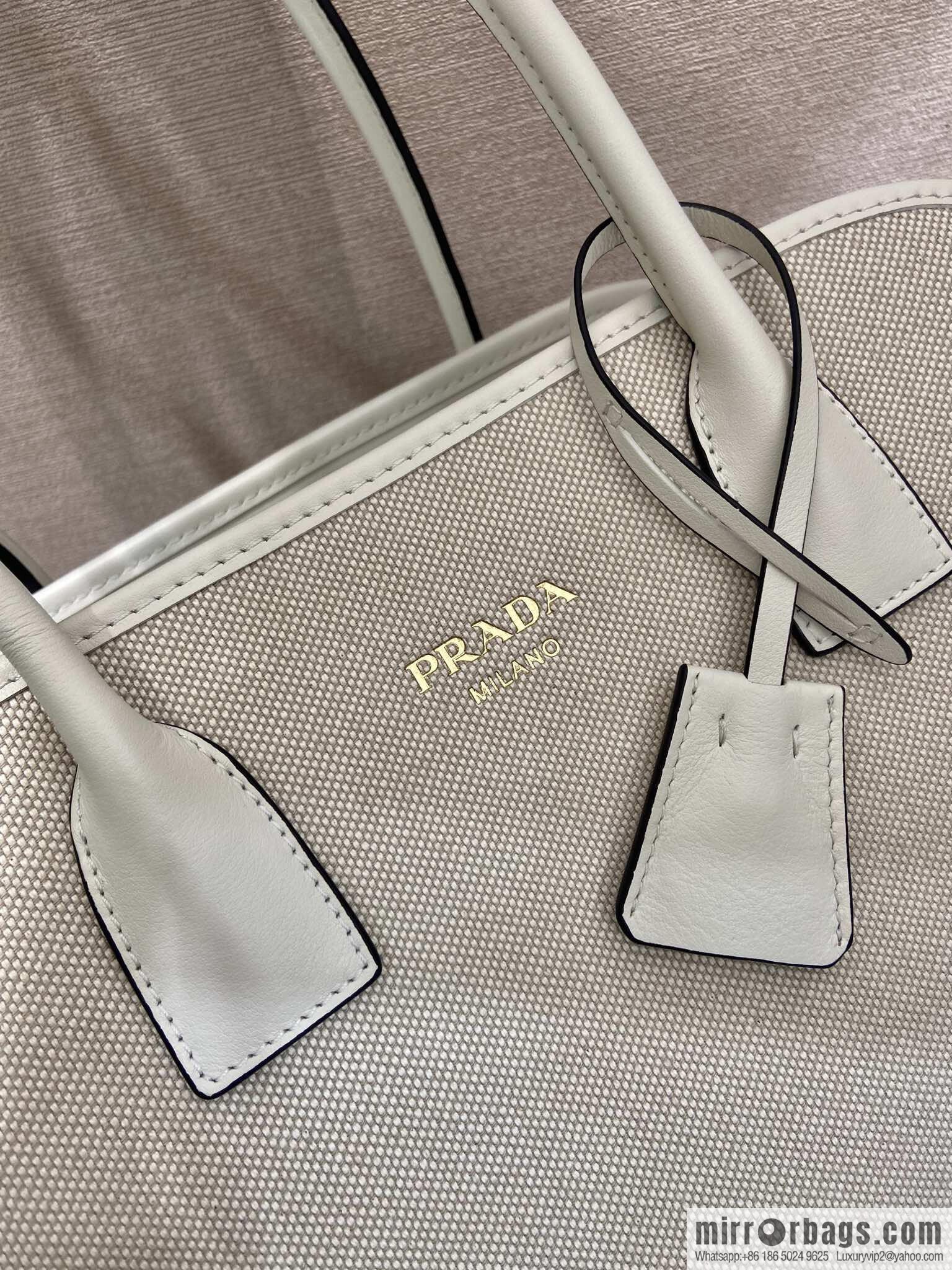 PRADA's new tote bag 1BG572