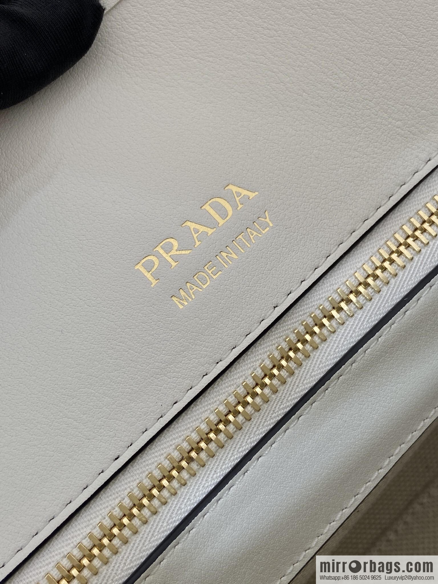 PRADA's new tote bag 1BG572