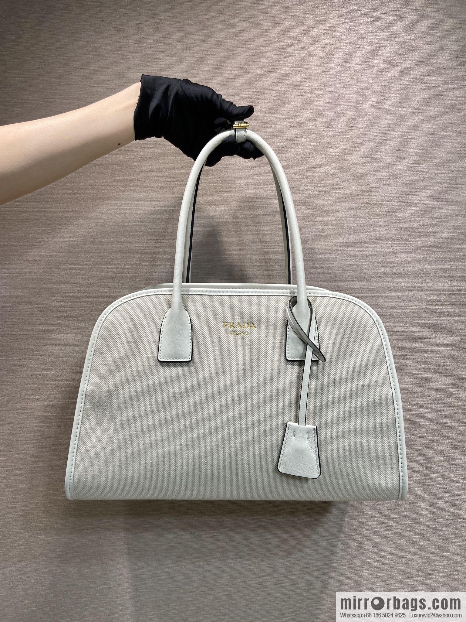 PRADA's new tote bag 1BG572