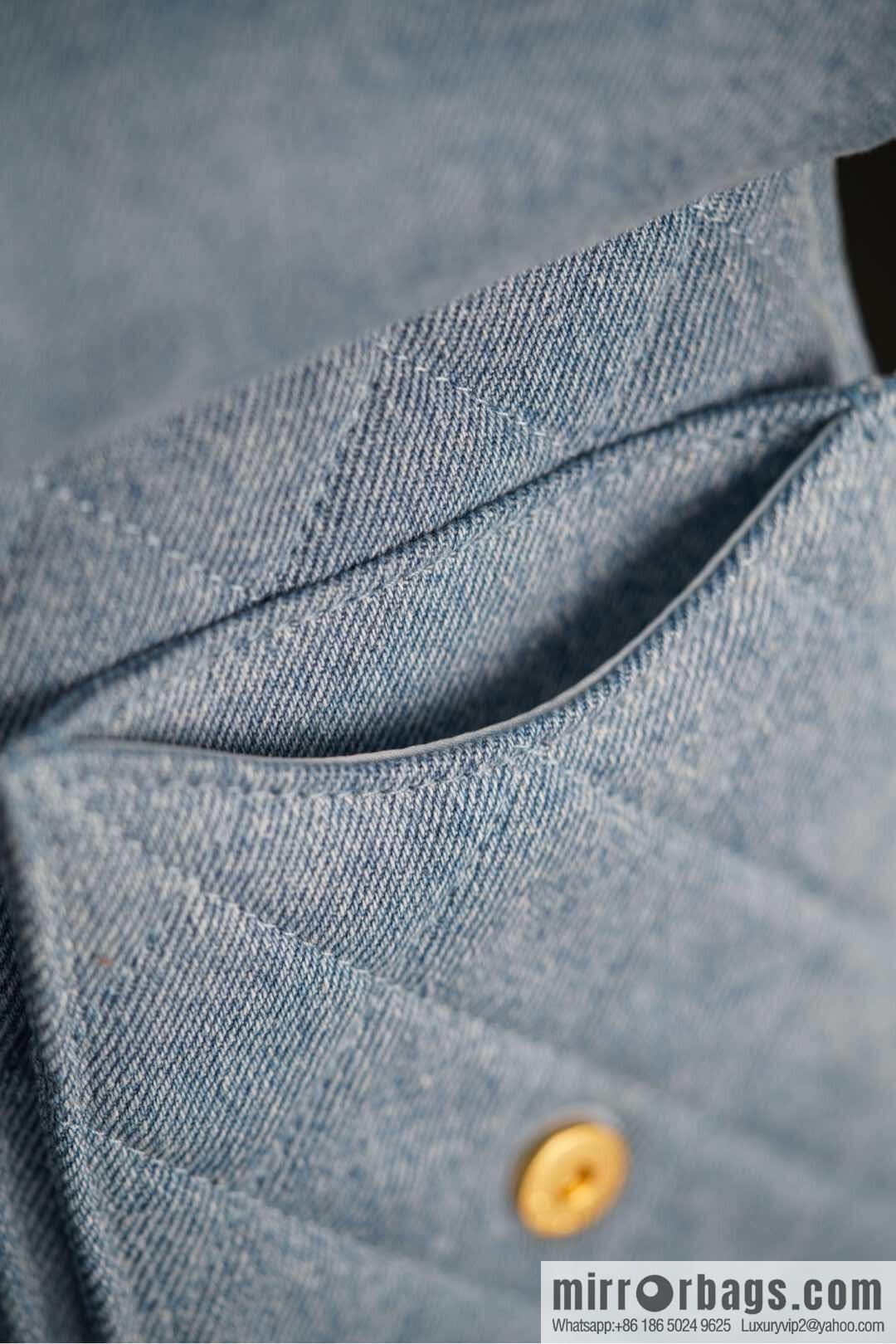 𝐂𝐡𝐚𝐧𝐞𝐥 𝟐𝟓𝐬 𝐬𝐦𝐚𝐥𝐥 𝐡𝐨𝐛𝐨 Drawstring Bucket Bag, Denim Blue 💙 Small AS5293