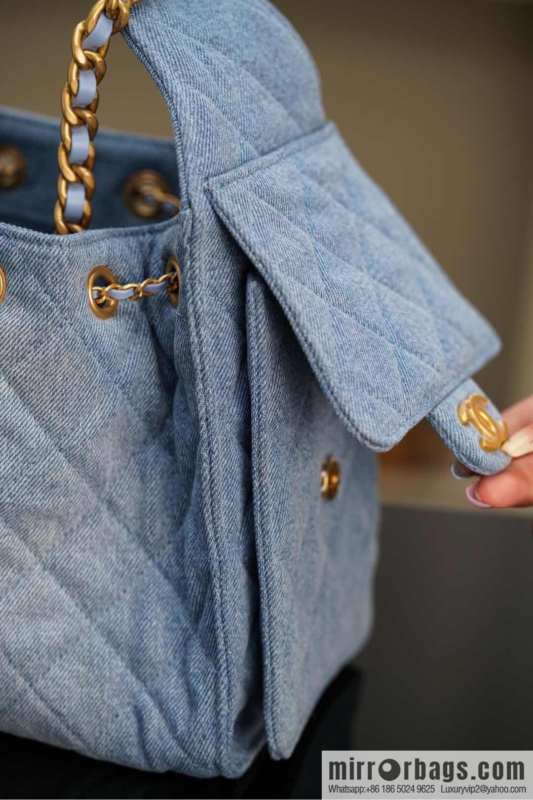 𝐂𝐡𝐚𝐧𝐞𝐥 𝟐𝟓𝐬 𝐬𝐦𝐚𝐥𝐥 𝐡𝐨𝐛𝐨 Drawstring Bucket Bag, Denim Blue 💙 Small AS5293
