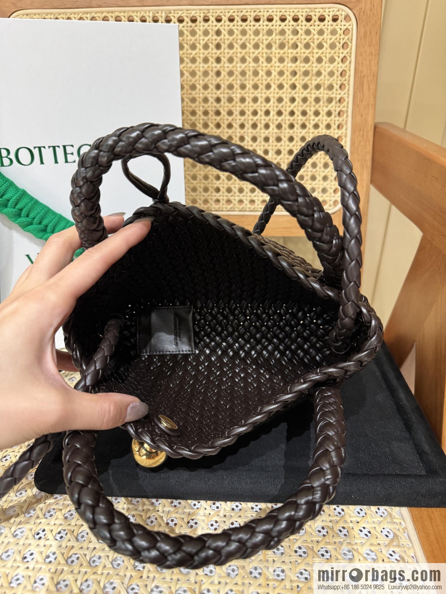 BV small Tosca messenger bag, chocolate brown 777575