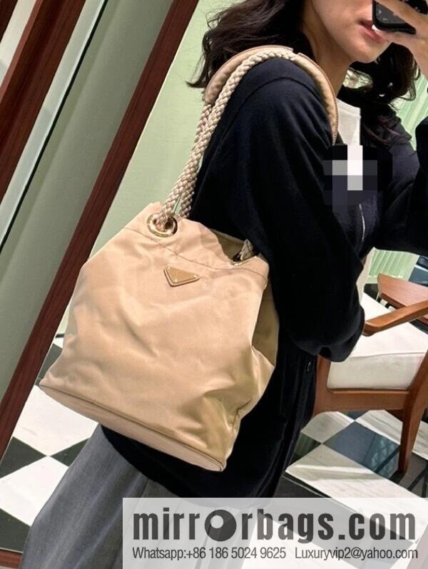 Prada's new bucket bag 1BE082 catwalk model, apricot.