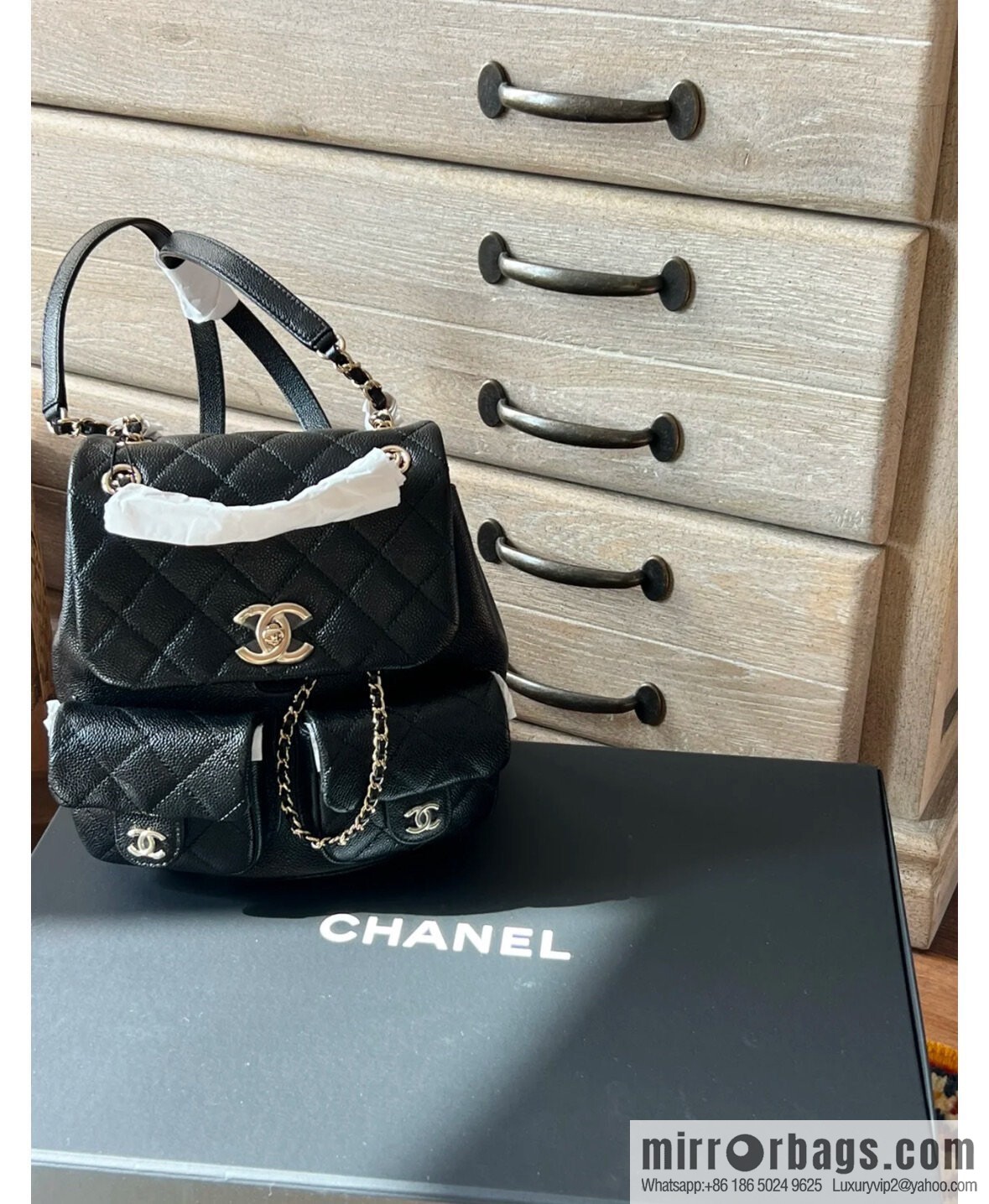 𝗖𝗛𝗔𝗡𝗘𝗟 23P new Duma shoulder, cowhide, medium black 🔛 AS3860