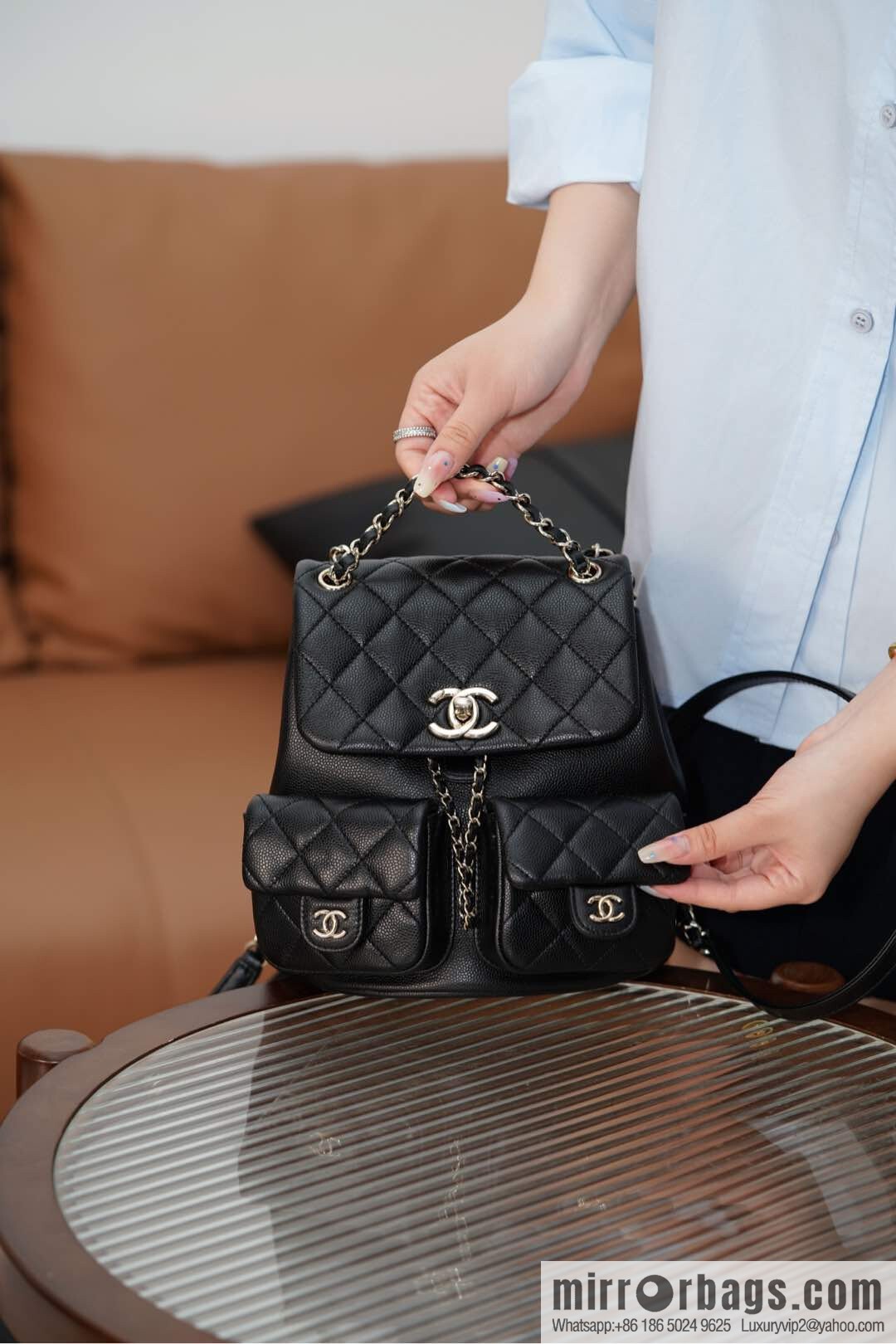 𝗖𝗛𝗔𝗡𝗘𝗟 23P new Duma shoulder, cowhide, medium black 🔛 AS3860