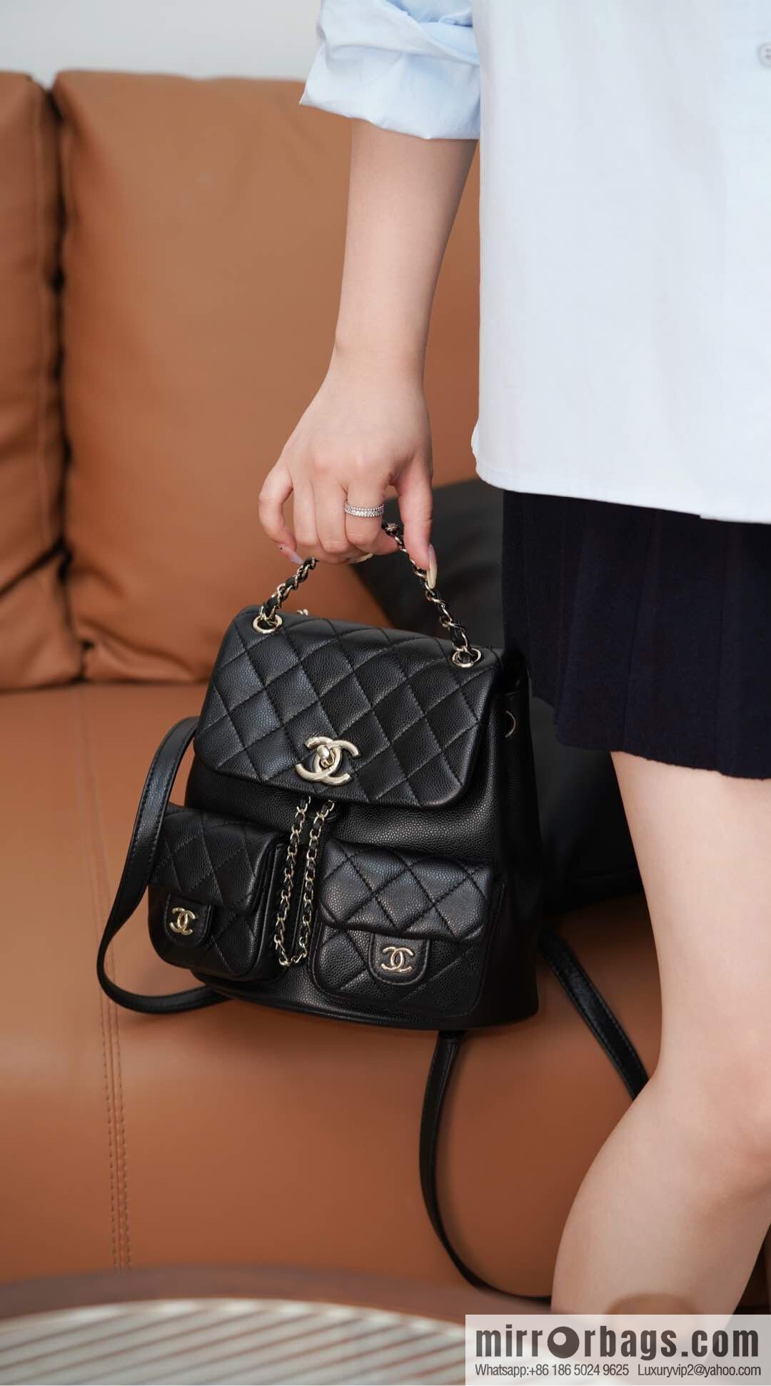 𝗖𝗛𝗔𝗡𝗘𝗟 23P new Duma shoulder, cowhide, medium black 🔛 AS3860