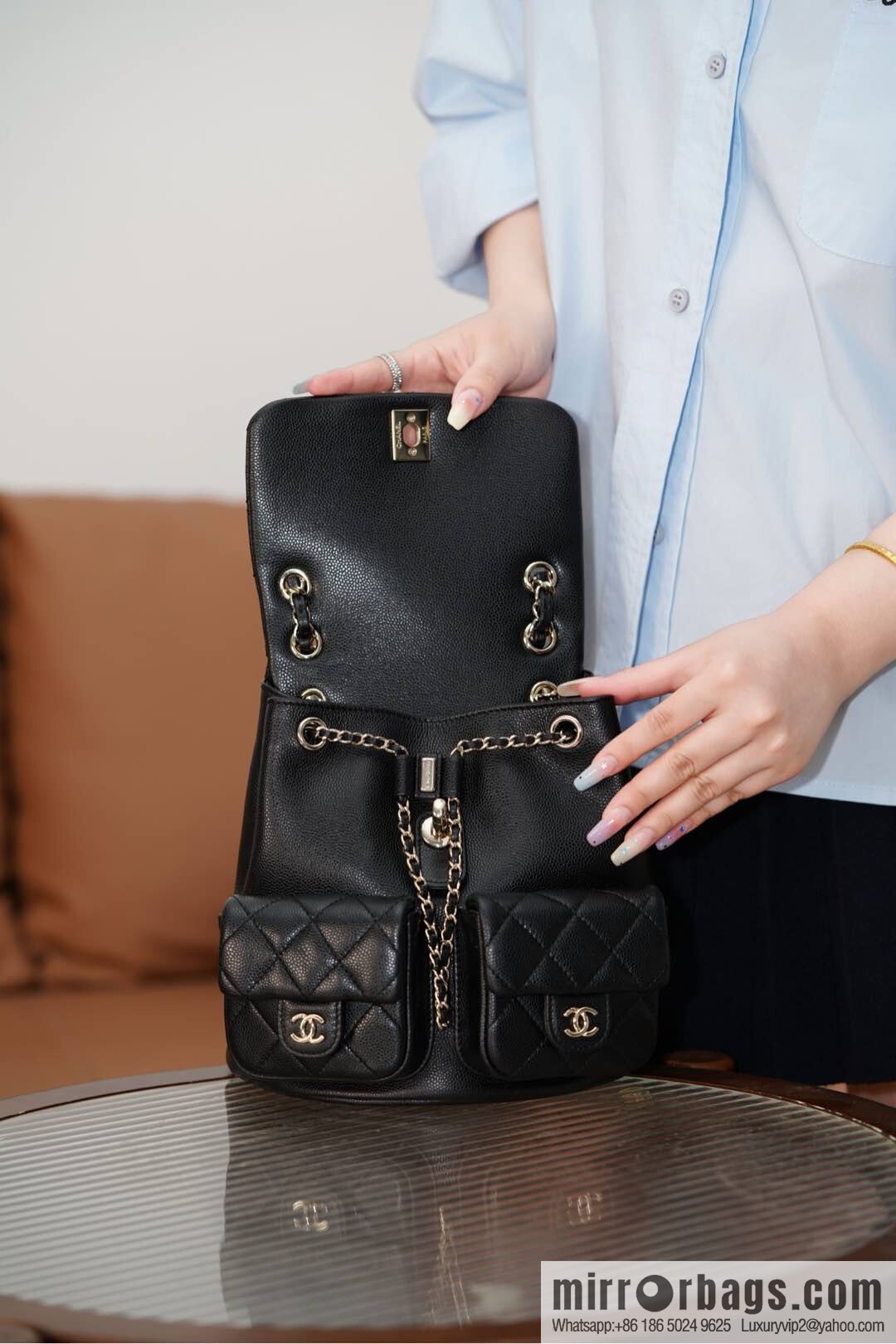 𝗖𝗛𝗔𝗡𝗘𝗟 23P new Duma shoulder, cowhide, medium black 🔛 AS3860