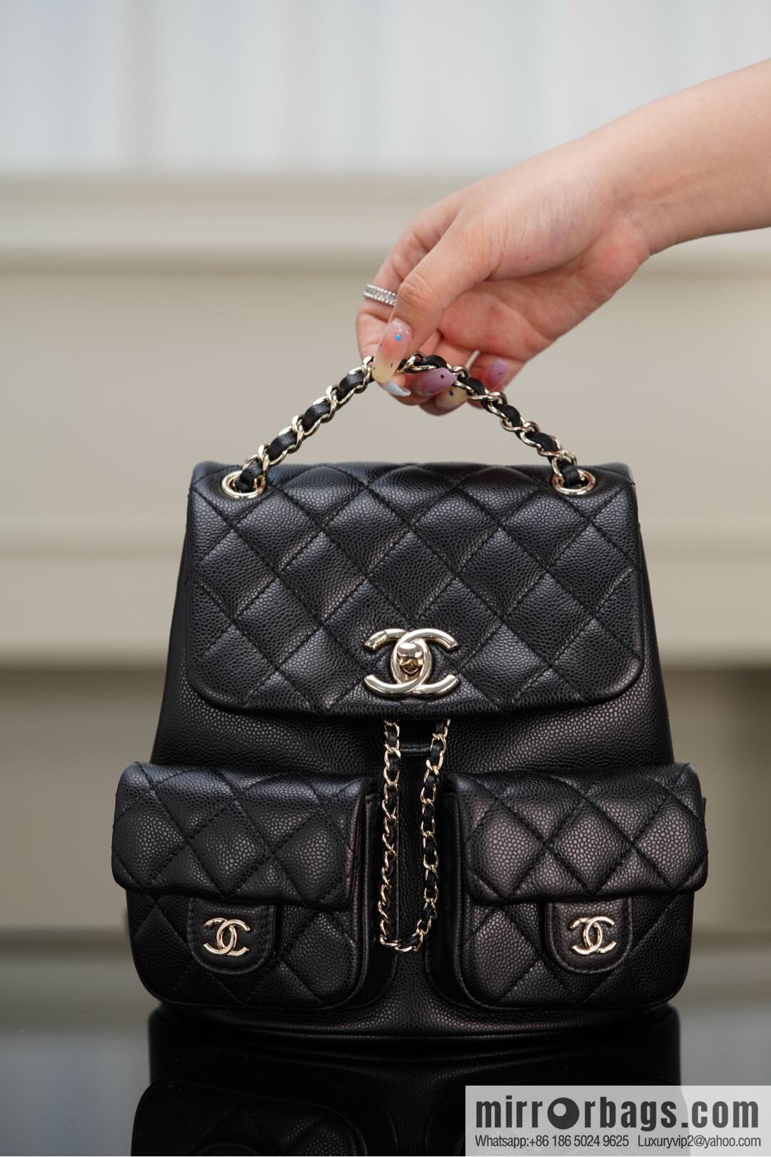 𝗖𝗛𝗔𝗡𝗘𝗟 23P new Duma shoulder, cowhide, medium black 🔛 AS3860