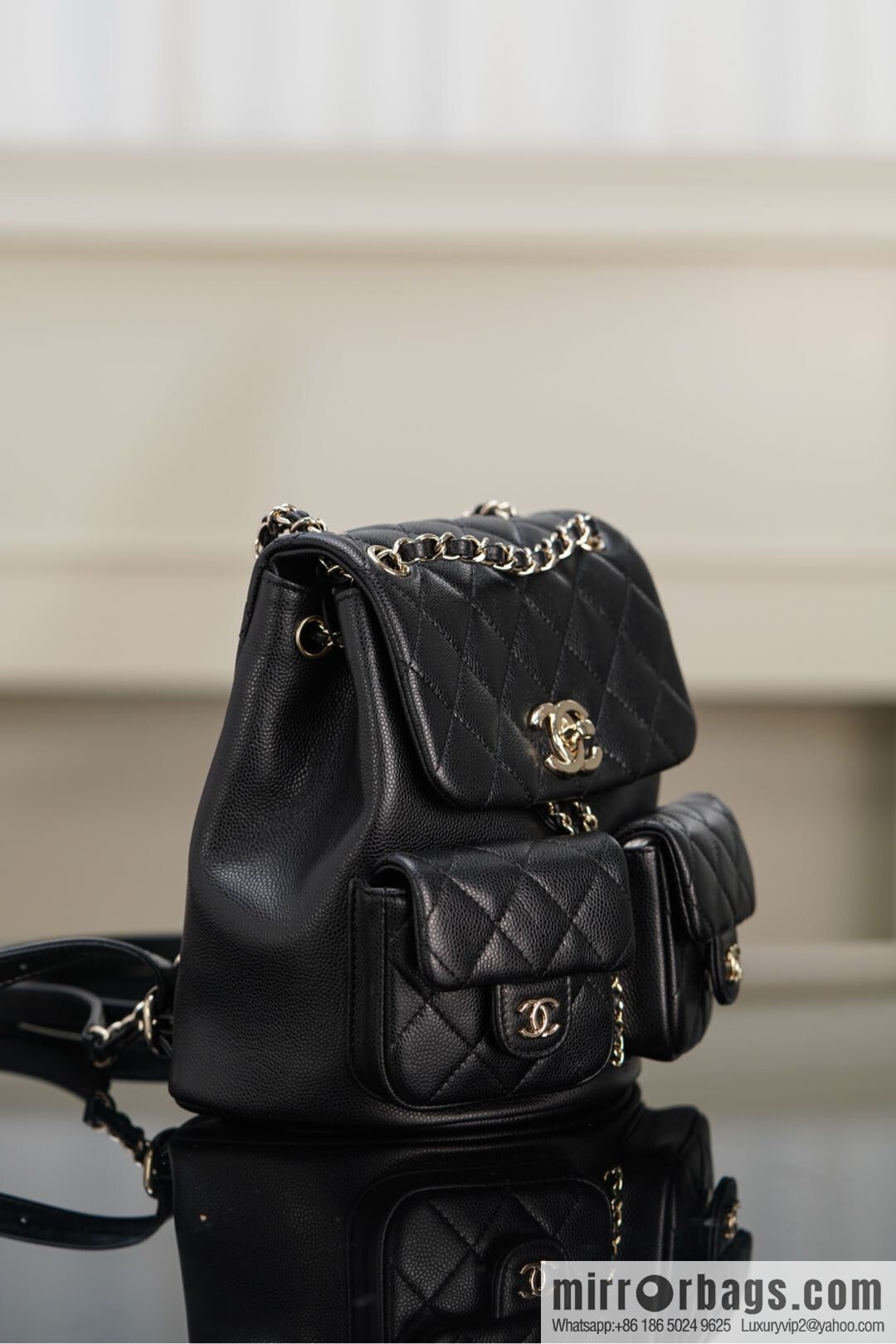 𝗖𝗛𝗔𝗡𝗘𝗟 23P new Duma shoulder, cowhide, medium black 🔛 AS3860