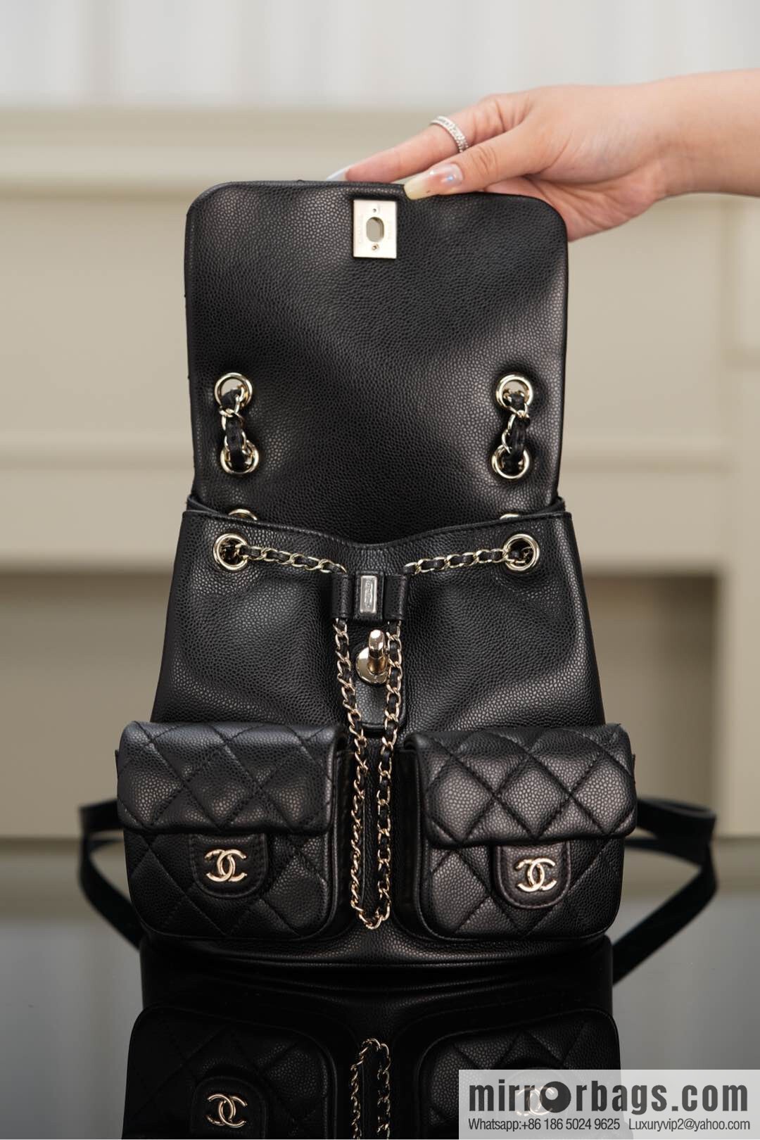 𝗖𝗛𝗔𝗡𝗘𝗟 23P new Duma shoulder, cowhide, medium black 🔛 AS3860