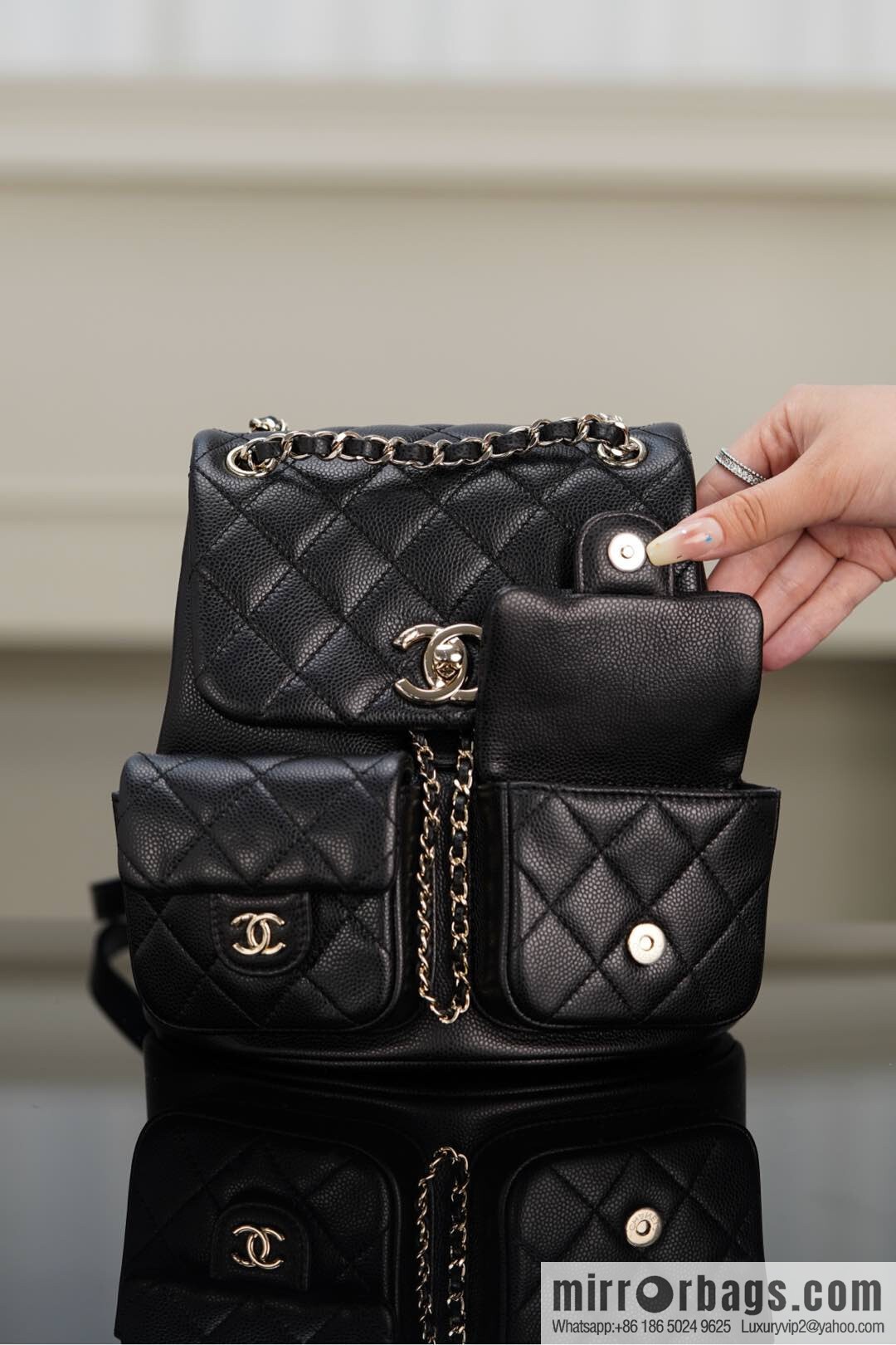 𝗖𝗛𝗔𝗡𝗘𝗟 23P new Duma shoulder, cowhide, medium black 🔛 AS3860