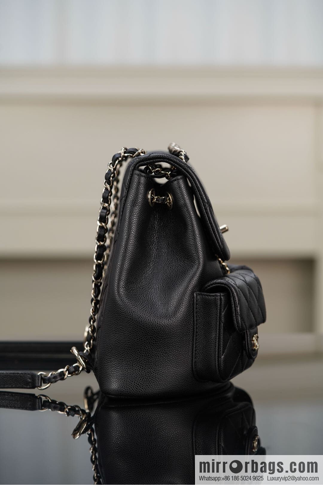 𝗖𝗛𝗔𝗡𝗘𝗟 23P new Duma shoulder, cowhide, medium black 🔛 AS3860