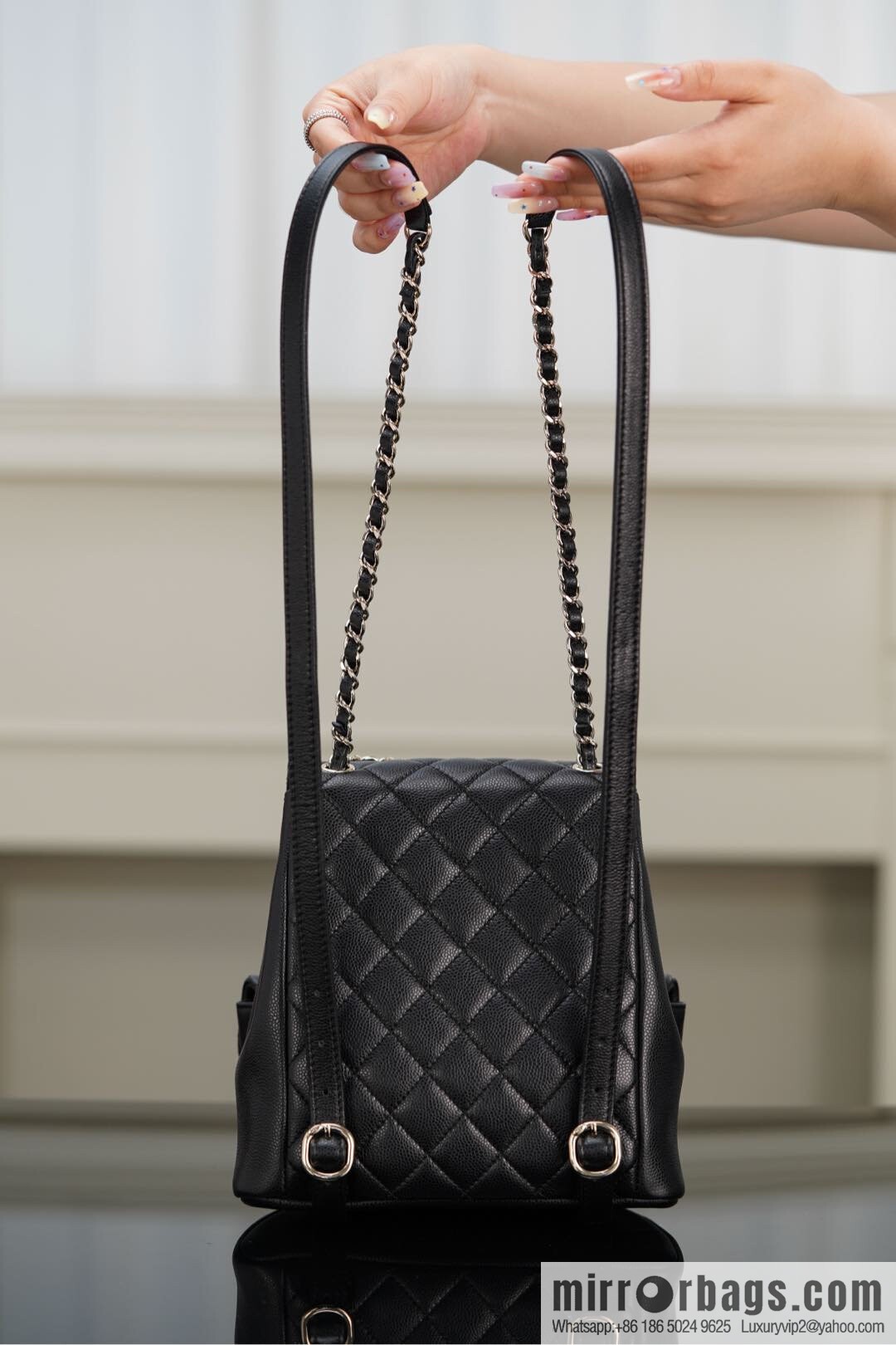 𝗖𝗛𝗔𝗡𝗘𝗟 23P new Duma shoulder, cowhide, medium black 🔛 AS3860