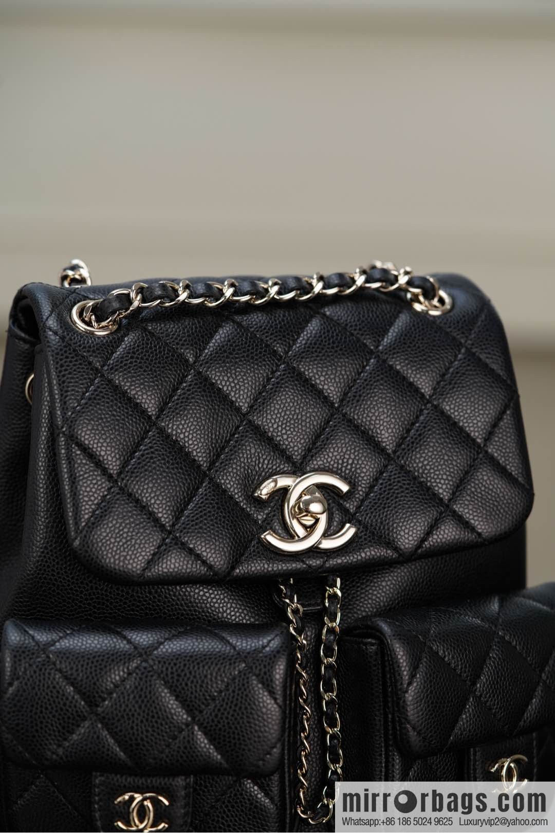 𝗖𝗛𝗔𝗡𝗘𝗟 23P new Duma shoulder, cowhide, medium black 🔛 AS3860