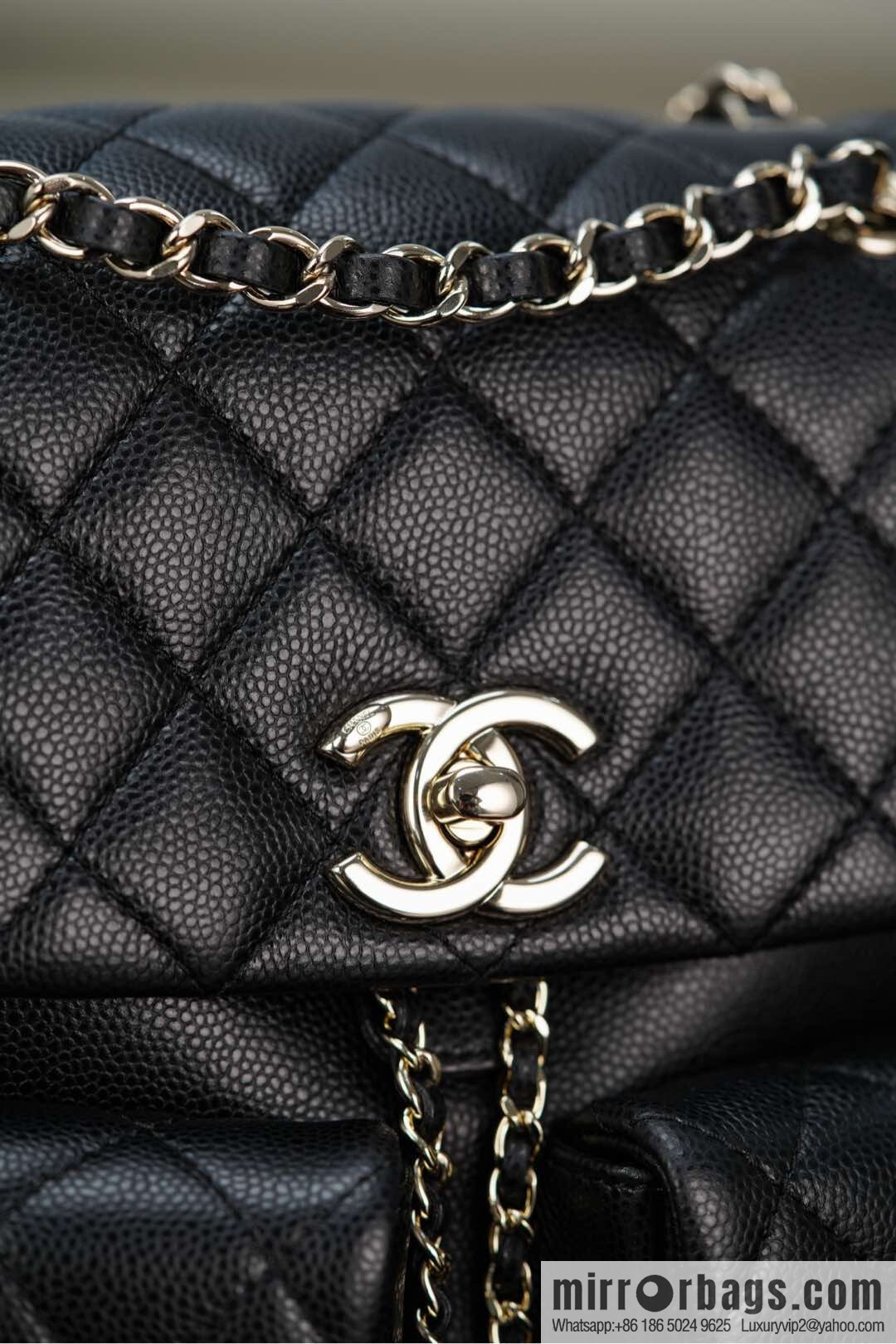 𝗖𝗛𝗔𝗡𝗘𝗟 23P new Duma shoulder, cowhide, medium black 🔛 AS3860