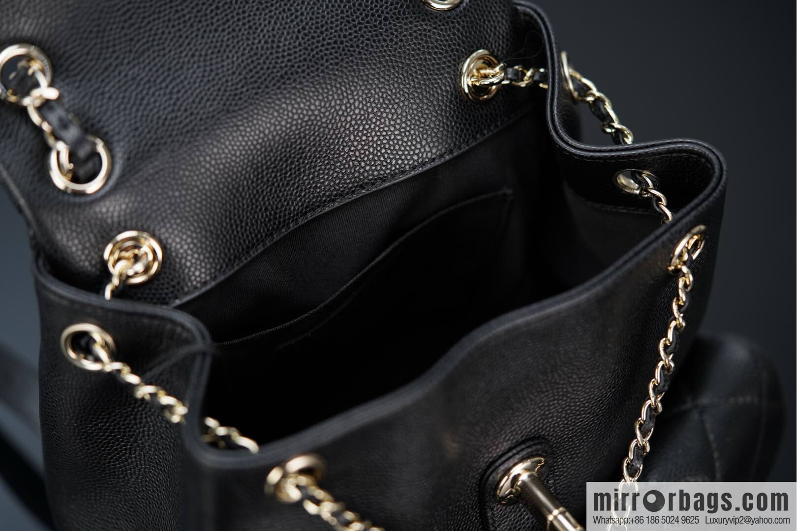 𝗖𝗛𝗔𝗡𝗘𝗟 23P new Duma shoulder, cowhide, medium black 🔛 AS3860