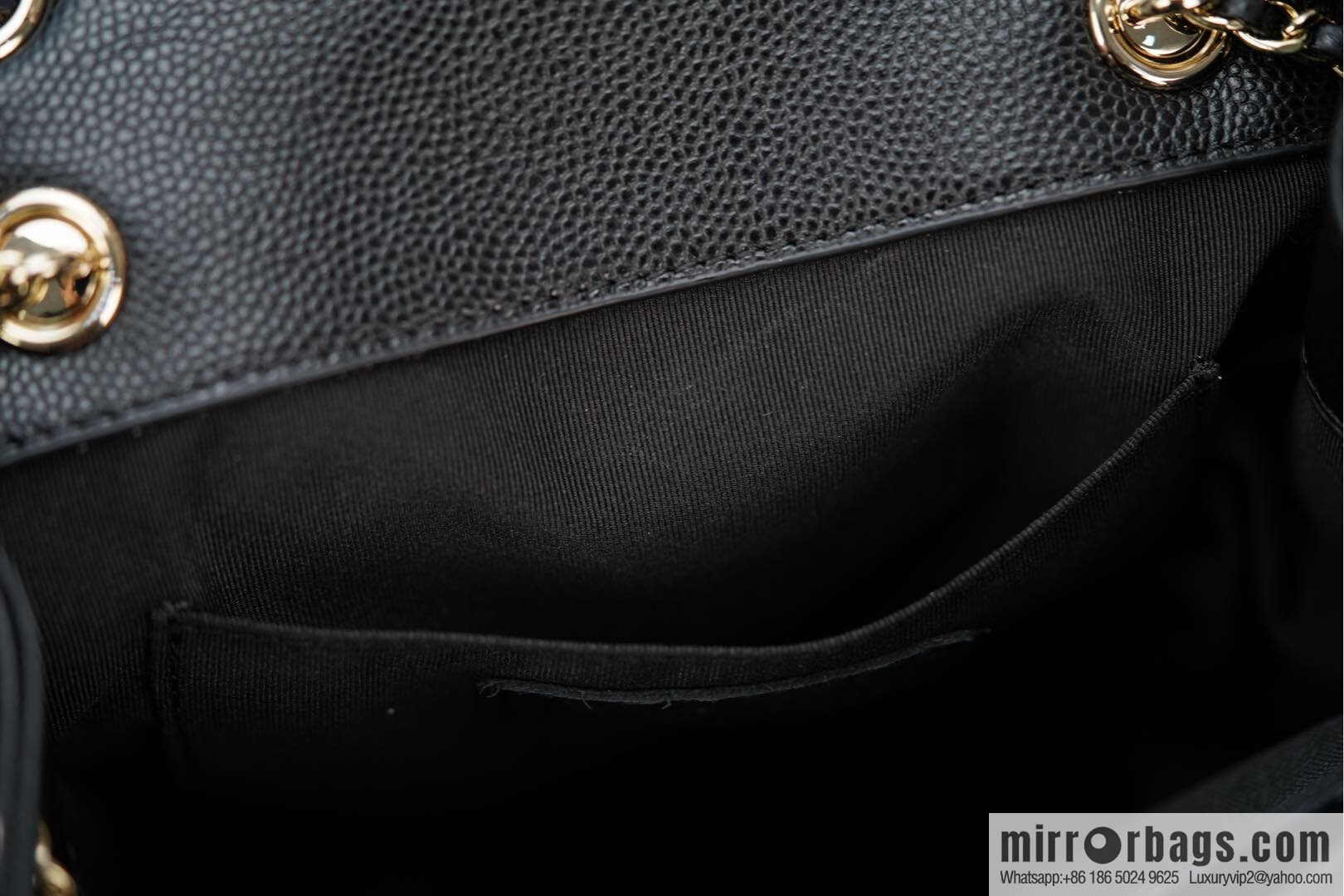 𝗖𝗛𝗔𝗡𝗘𝗟 23P new Duma shoulder, cowhide, medium black 🔛 AS3860