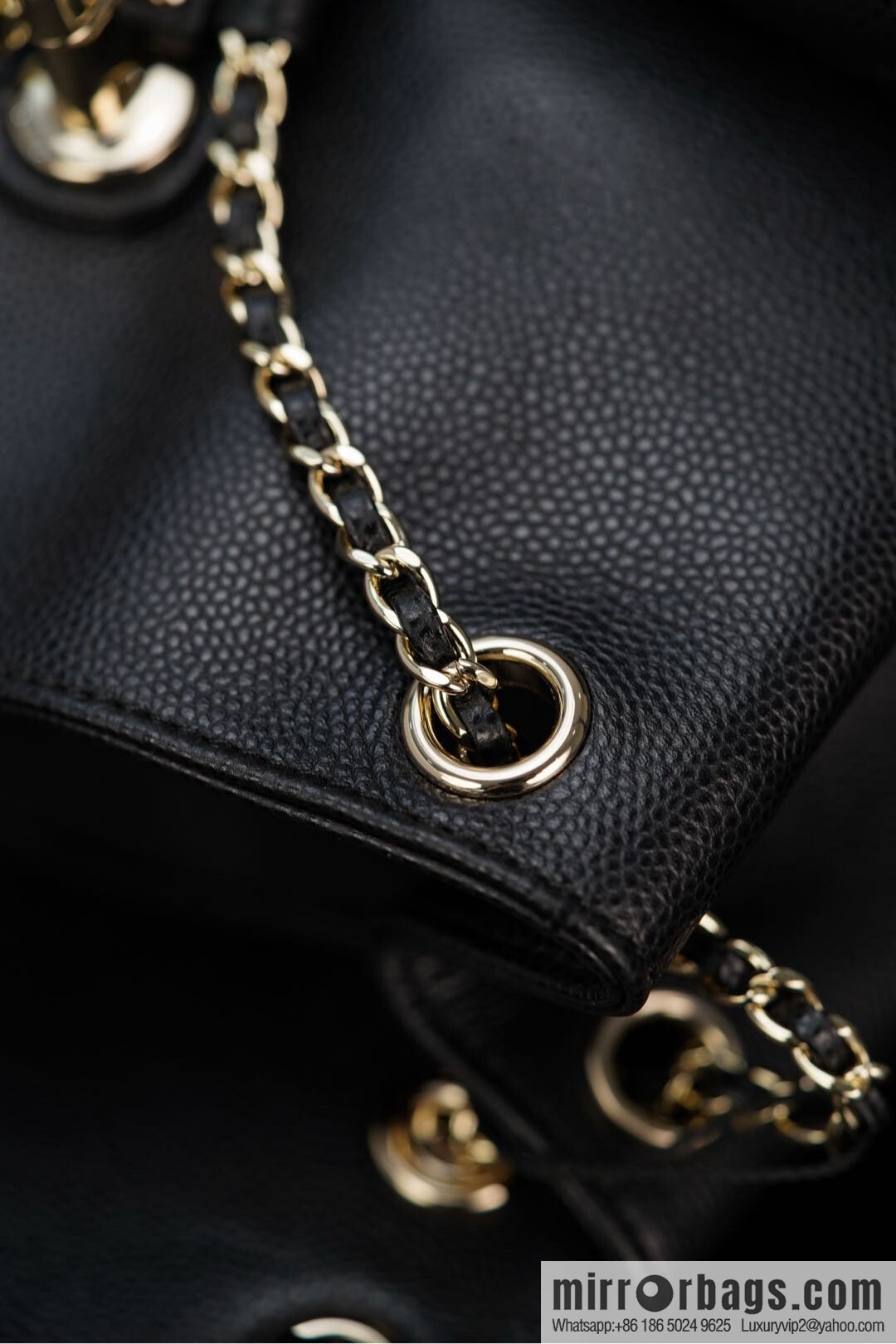 𝗖𝗛𝗔𝗡𝗘𝗟 23P new Duma shoulder, cowhide, medium black 🔛 AS3860
