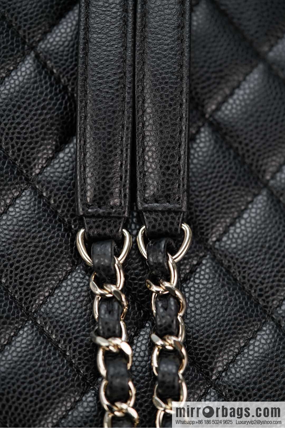 𝗖𝗛𝗔𝗡𝗘𝗟 23P new Duma shoulder, cowhide, medium black 🔛 AS3860