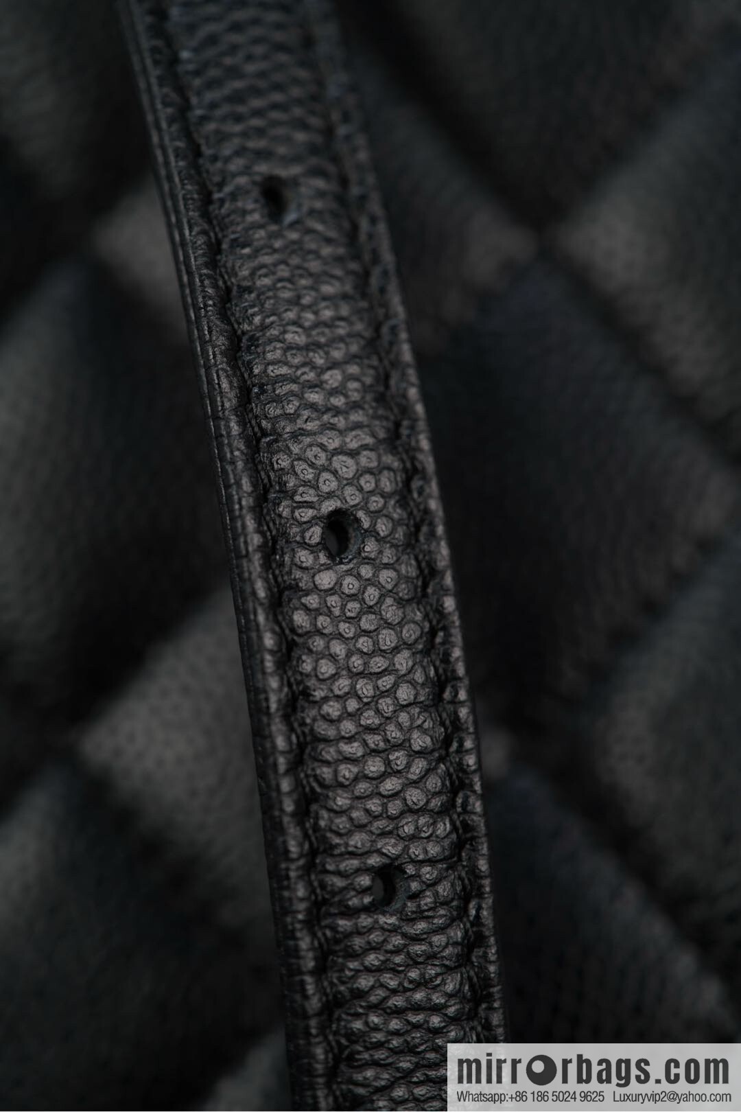 𝗖𝗛𝗔𝗡𝗘𝗟 23P new Duma shoulder, cowhide, medium black 🔛 AS3860
