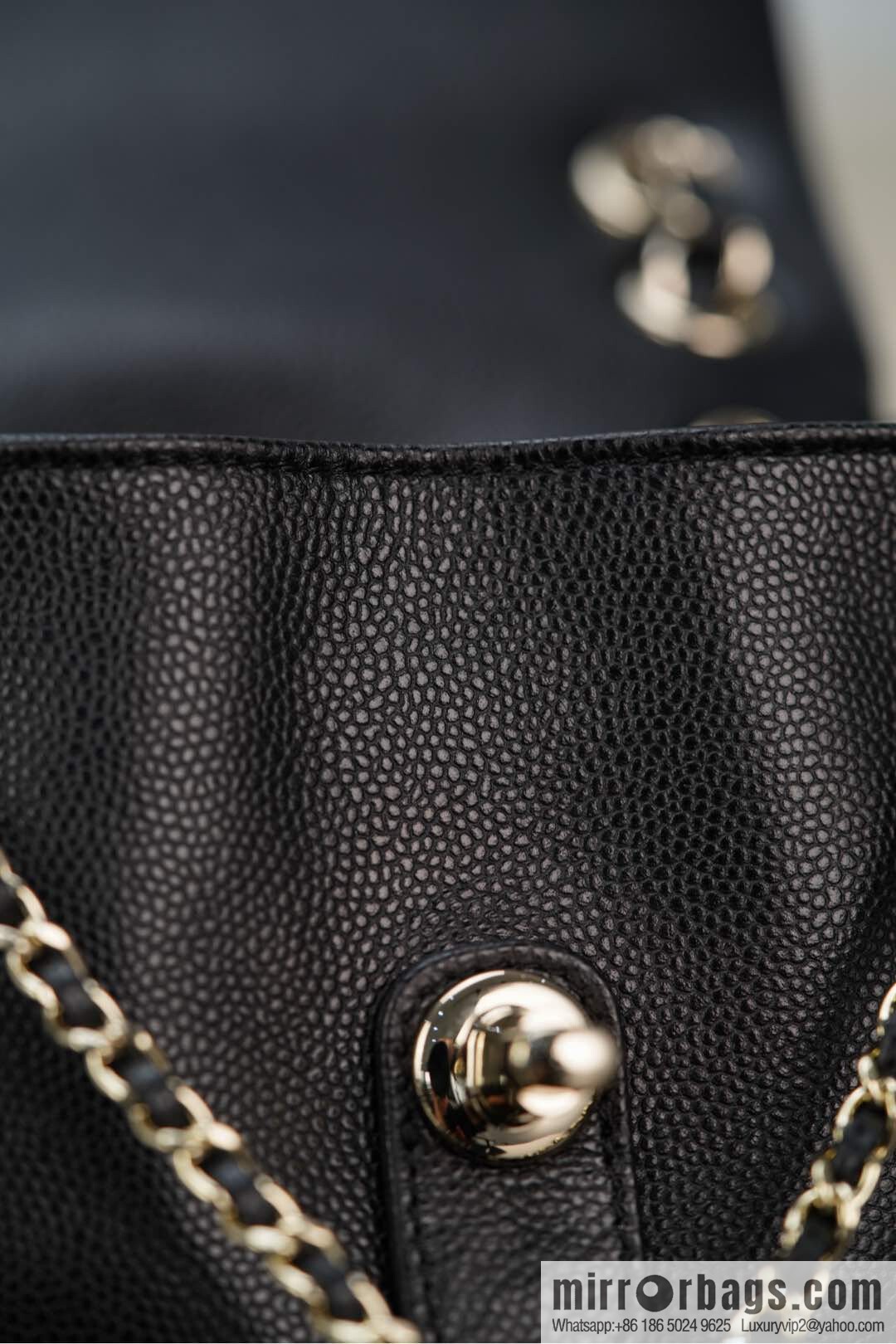 𝗖𝗛𝗔𝗡𝗘𝗟 23P new Duma shoulder, cowhide, medium black 🔛 AS3860