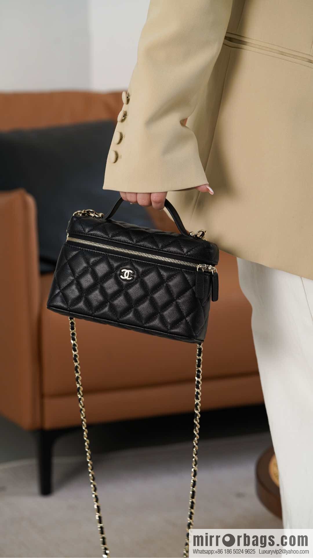 𝐂𝐡𝐚𝐧𝐞𝐥 𝟐𝟓𝐂 new lunch box bag, black gold, lychee cow AP4385