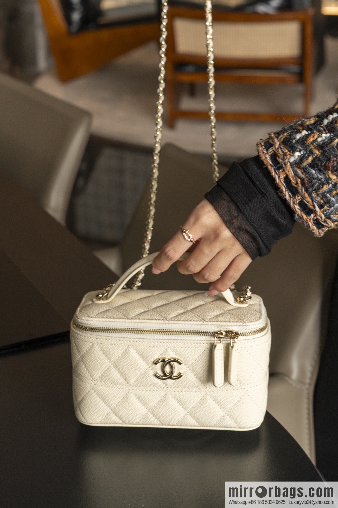 ππ‘ππ§ππ₯ πππ new, handle box bag, lychee cow, beige AP4404