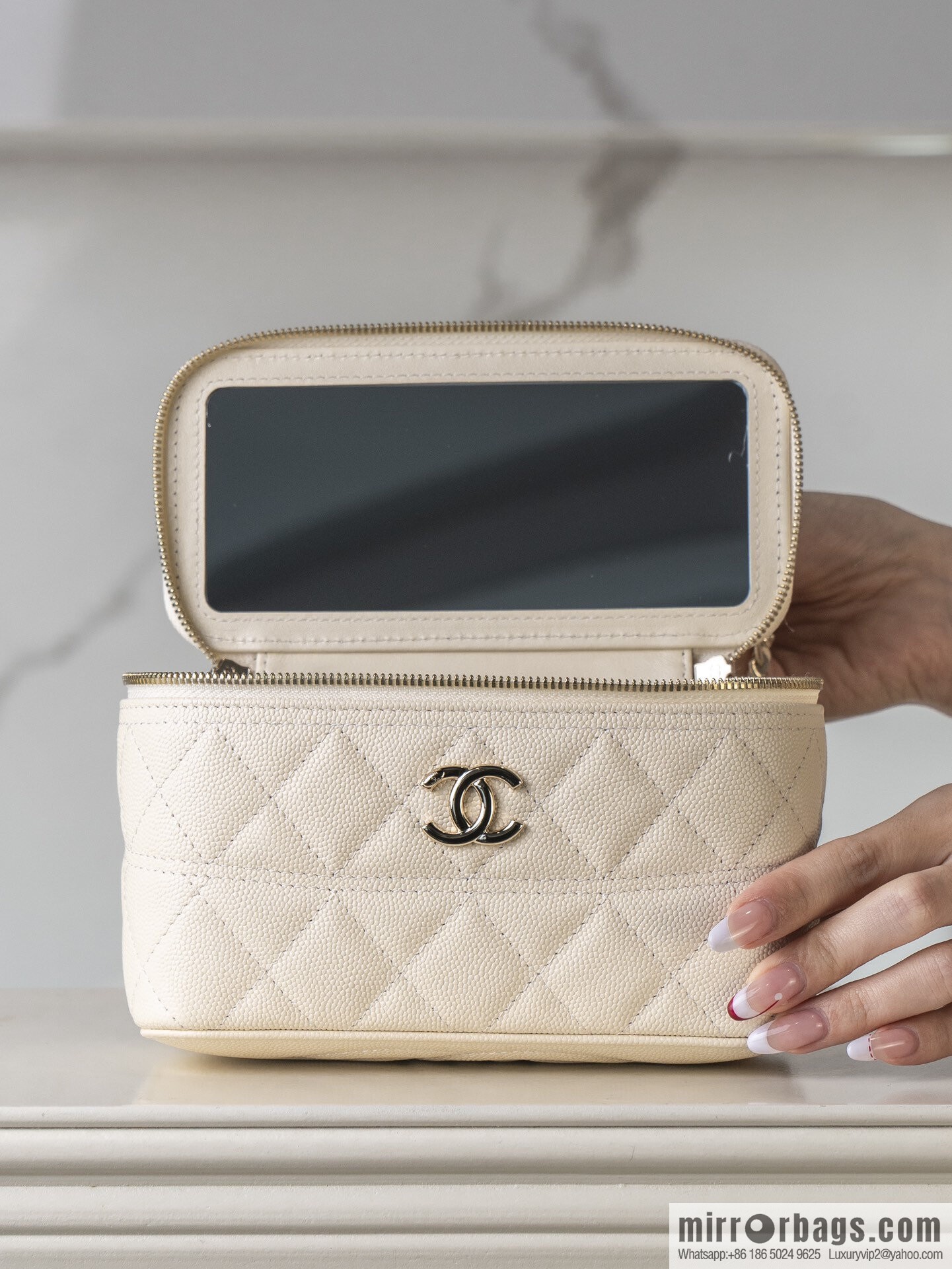 ππ‘ππ§ππ₯ πππ new, handle box bag, lychee cow, beige AP4404
