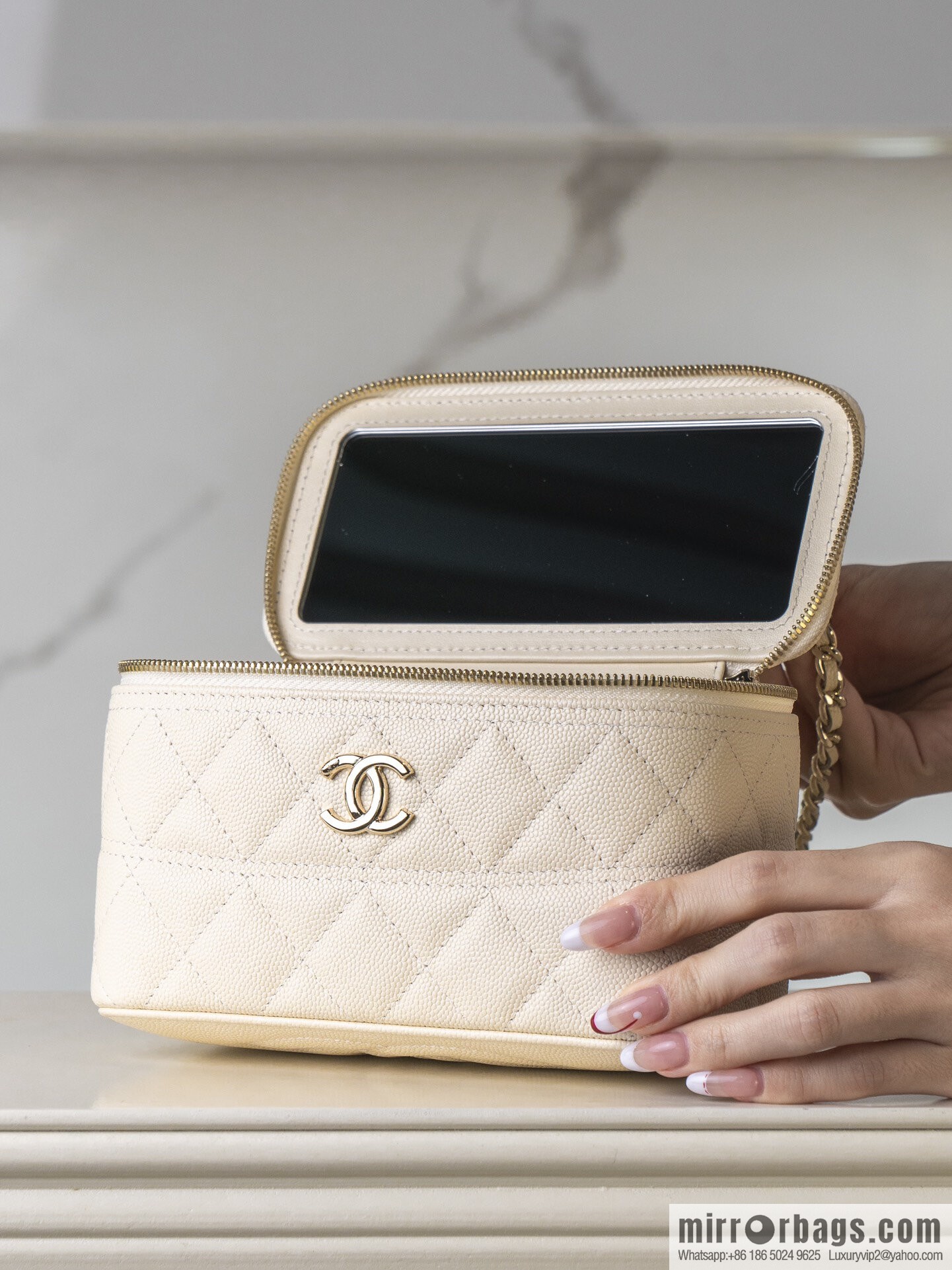ππ‘ππ§ππ₯ πππ new, handle box bag, lychee cow, beige AP4404