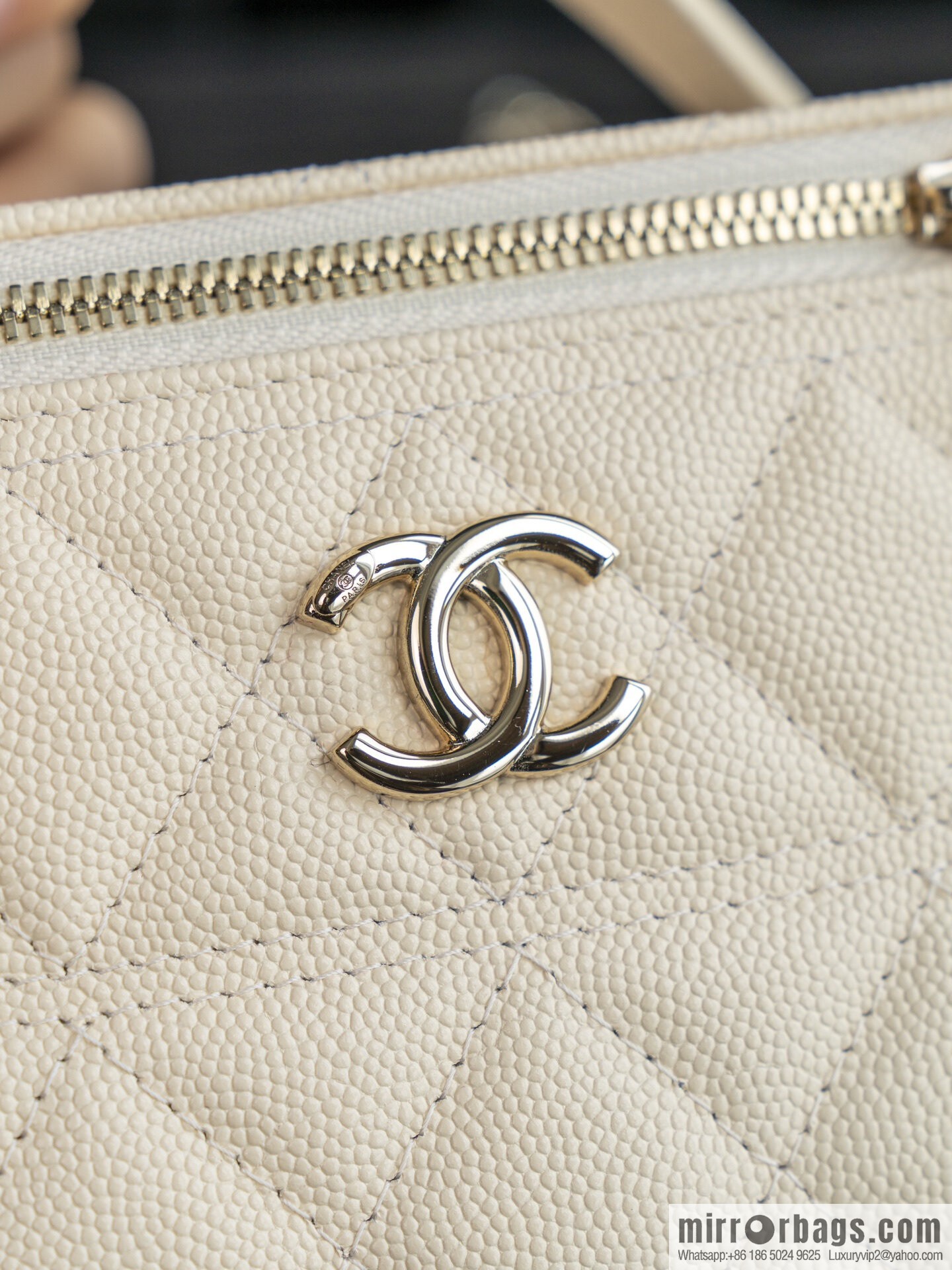ππ‘ππ§ππ₯ πππ new, handle box bag, lychee cow, beige AP4404