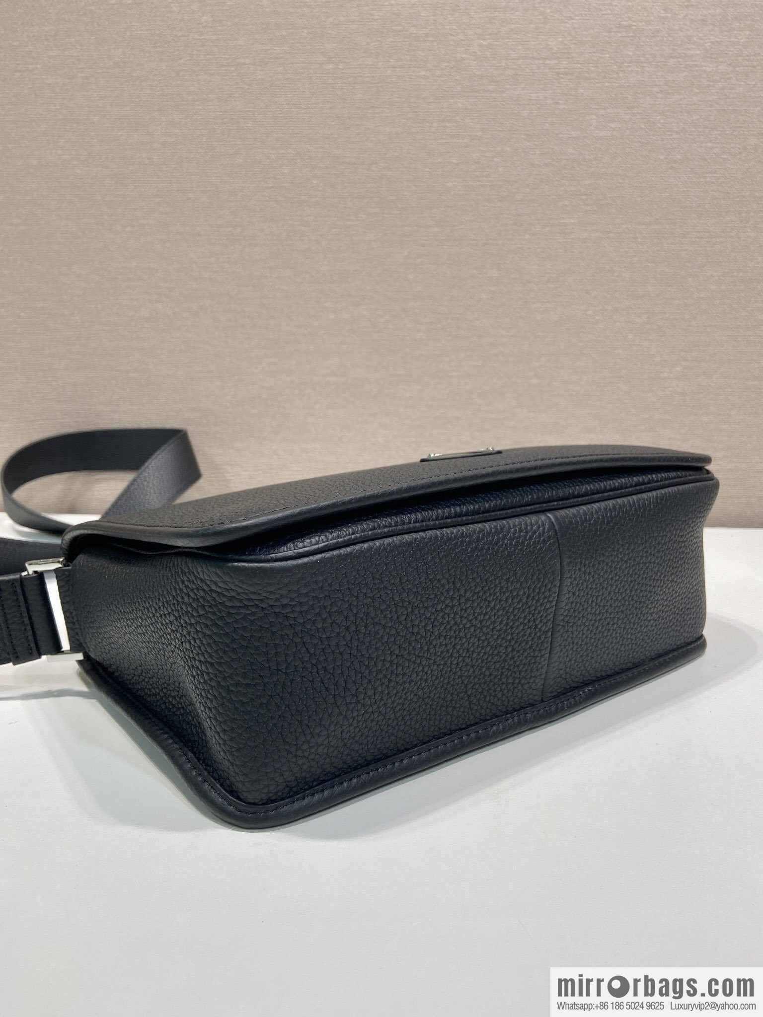 PRADA 🎉 new mailman bag 🎉 2VD075 🎉🎉 black