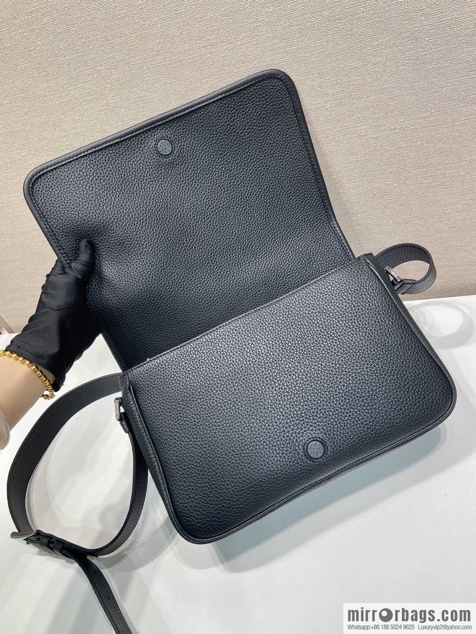 PRADA 🎉 new mailman bag 🎉 2VD075 🎉🎉 black