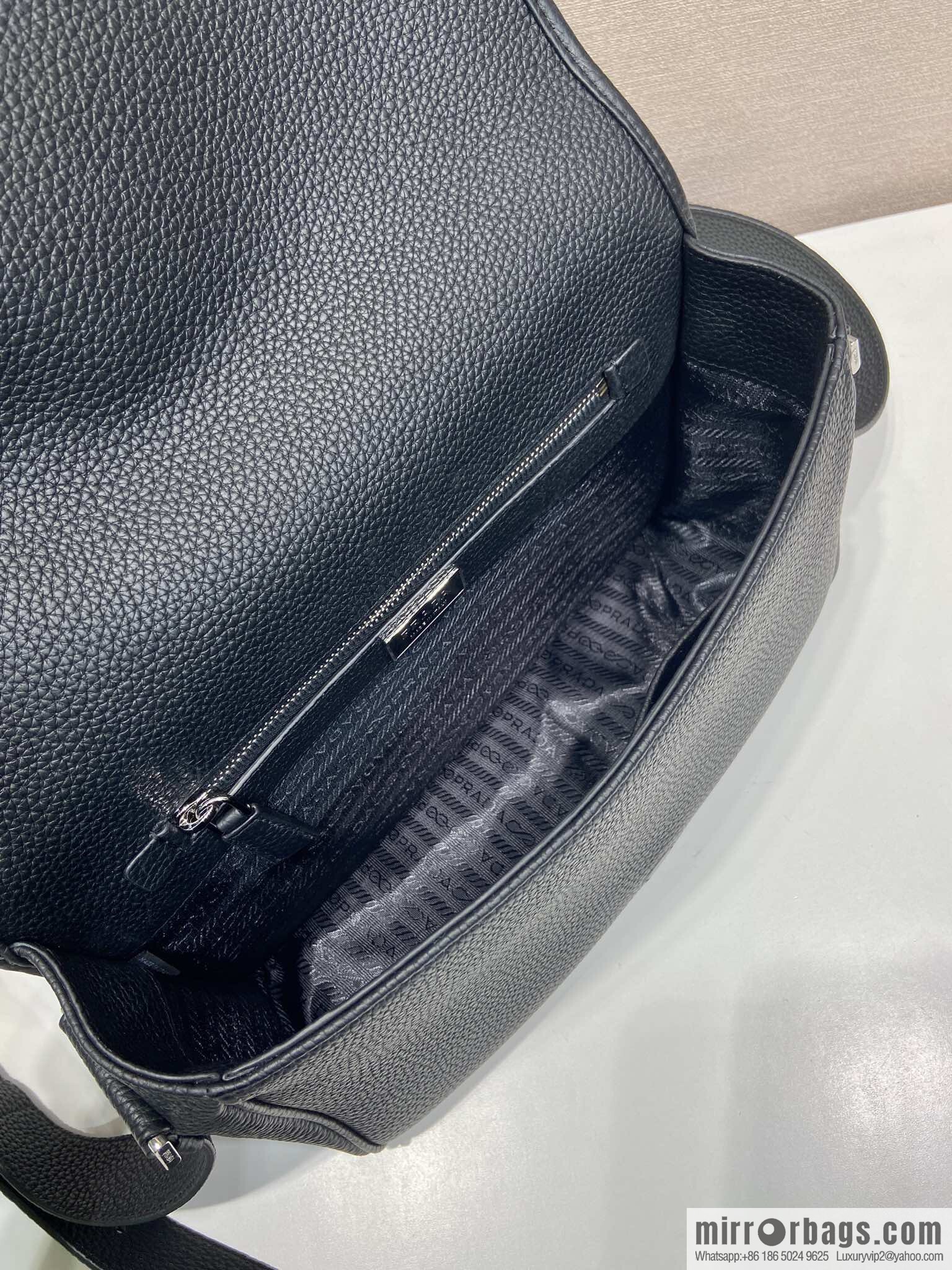 PRADA 🎉 new mailman bag 🎉 2VD075 🎉🎉 black