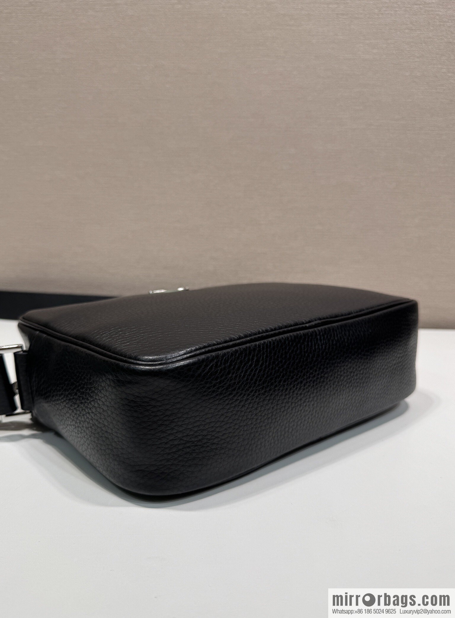 PRADA 🎉 new box bag 🎉 2VH189 🎉🎉 black