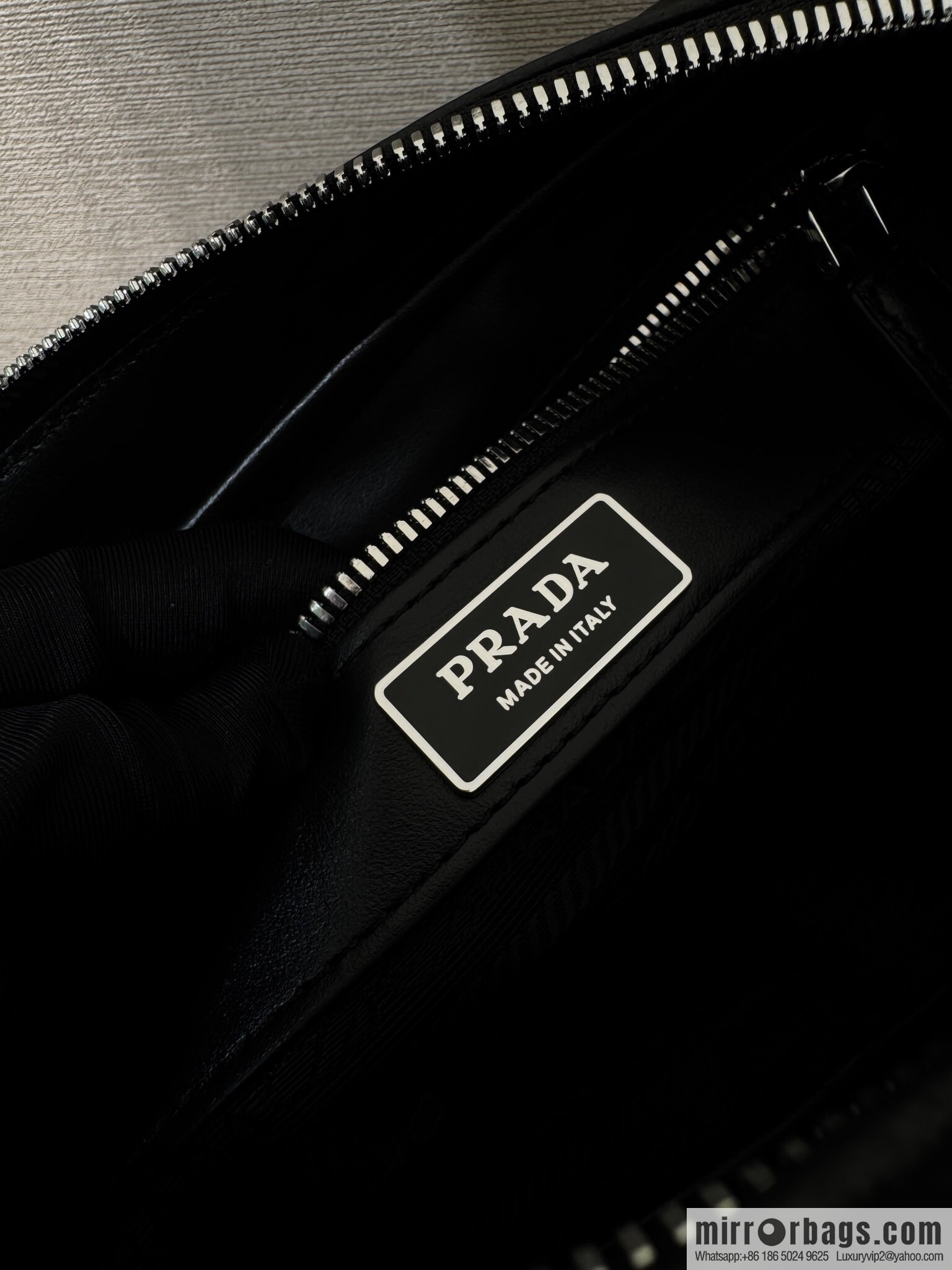 PRADA 🎉 new box bag 🎉 2VH189 🎉🎉 black
