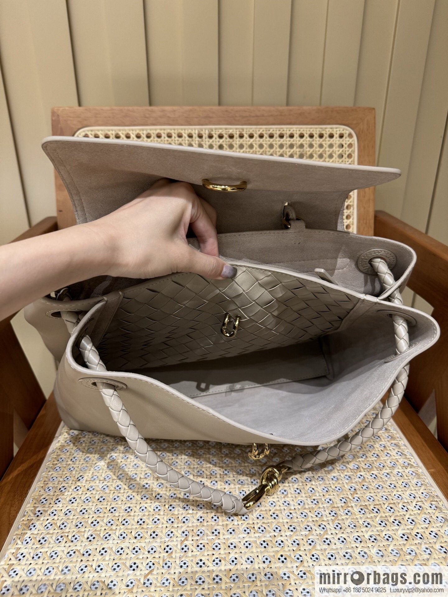 BV Ciao Ciao Handbag 817231 Hazel