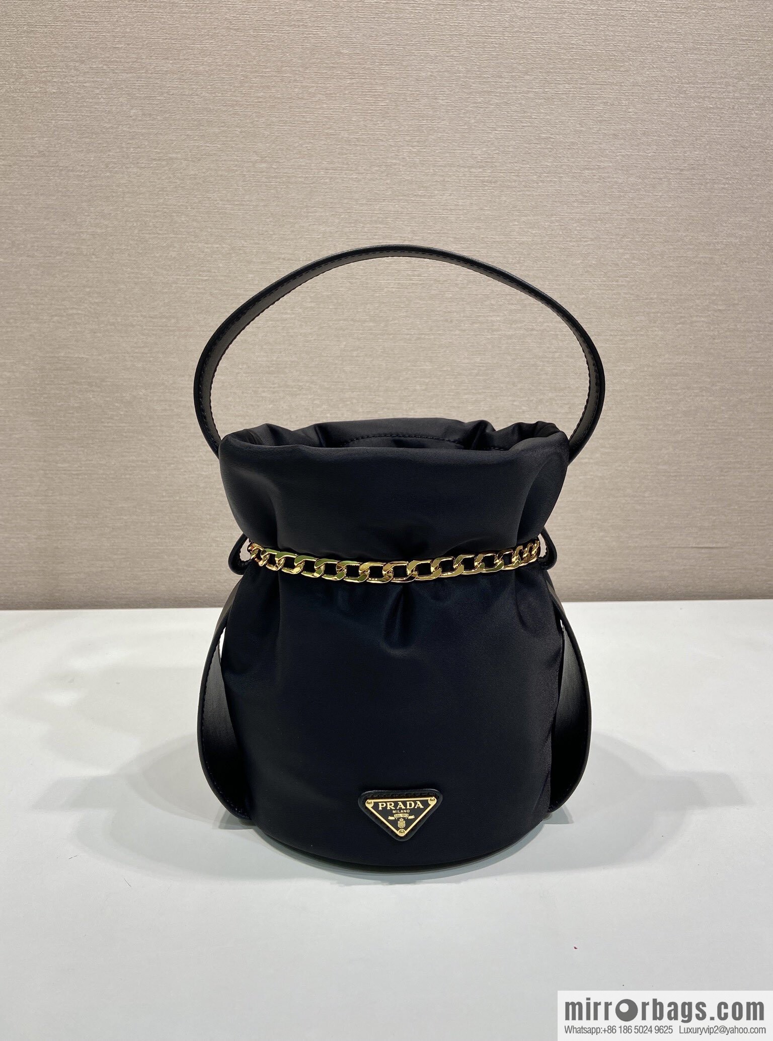 PRADA 🎉 new catwalk model 🎉 1BE088 rich small bucket 🎉🎉 black