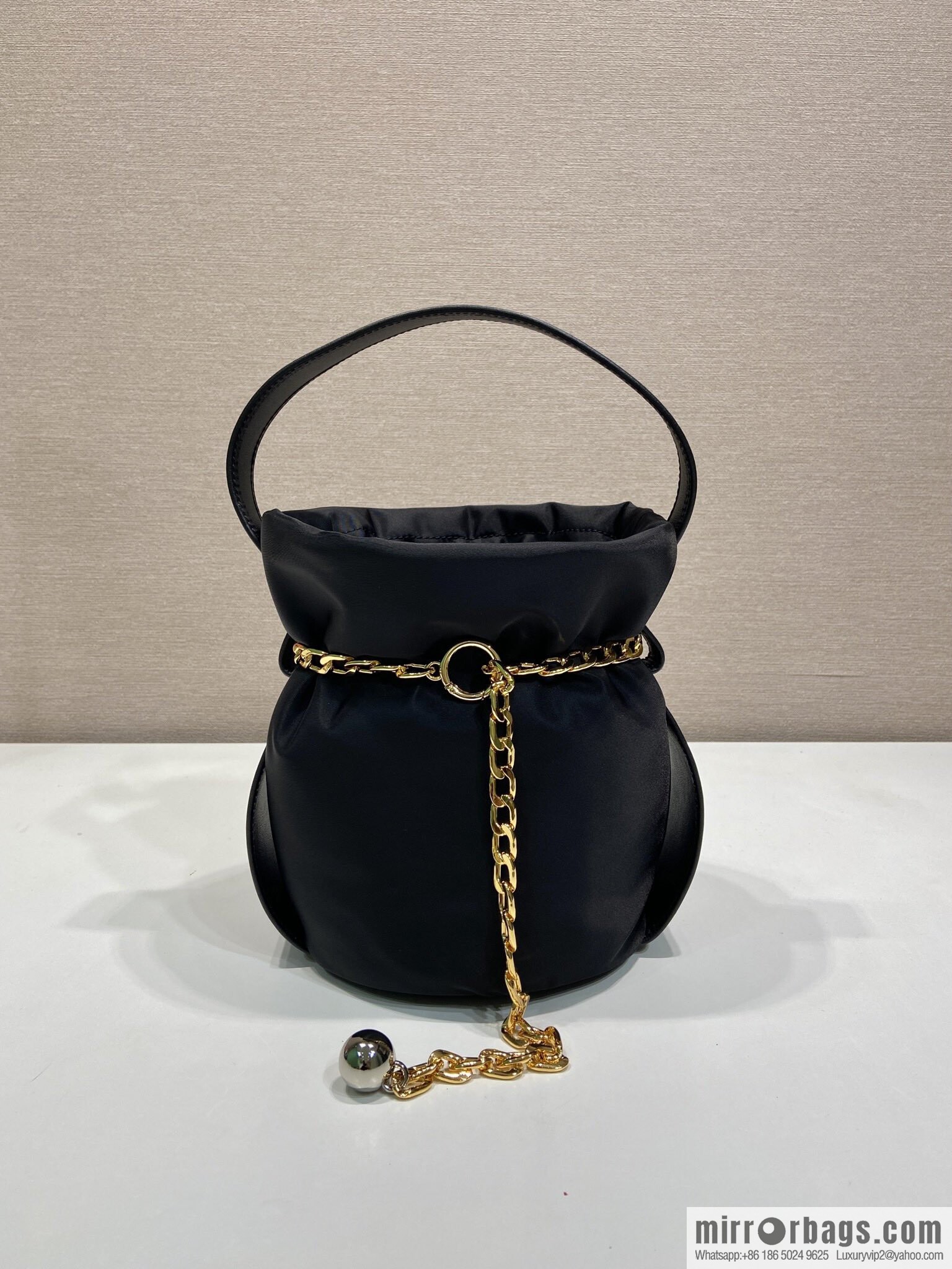 PRADA 🎉 new catwalk model 🎉 1BE088 rich small bucket 🎉🎉 black