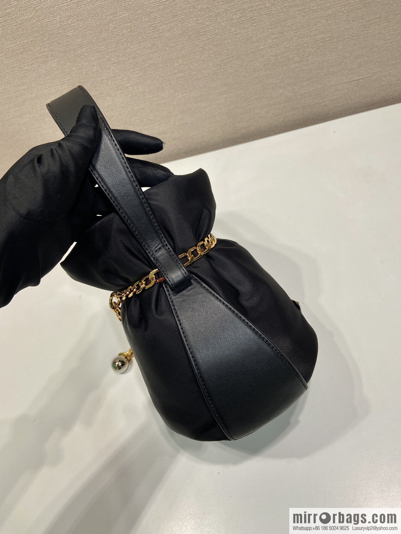PRADA 🎉 new catwalk model 🎉 1BE088 rich small bucket 🎉🎉 black