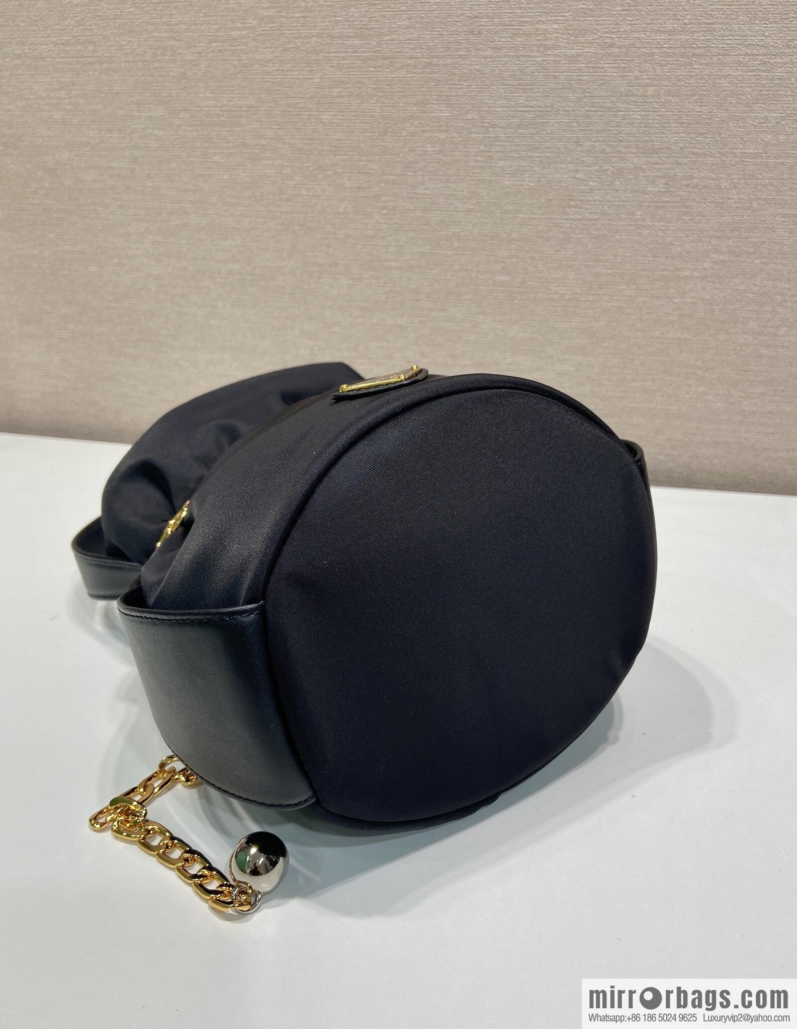 PRADA 🎉 new catwalk model 🎉 1BE088 rich small bucket 🎉🎉 black