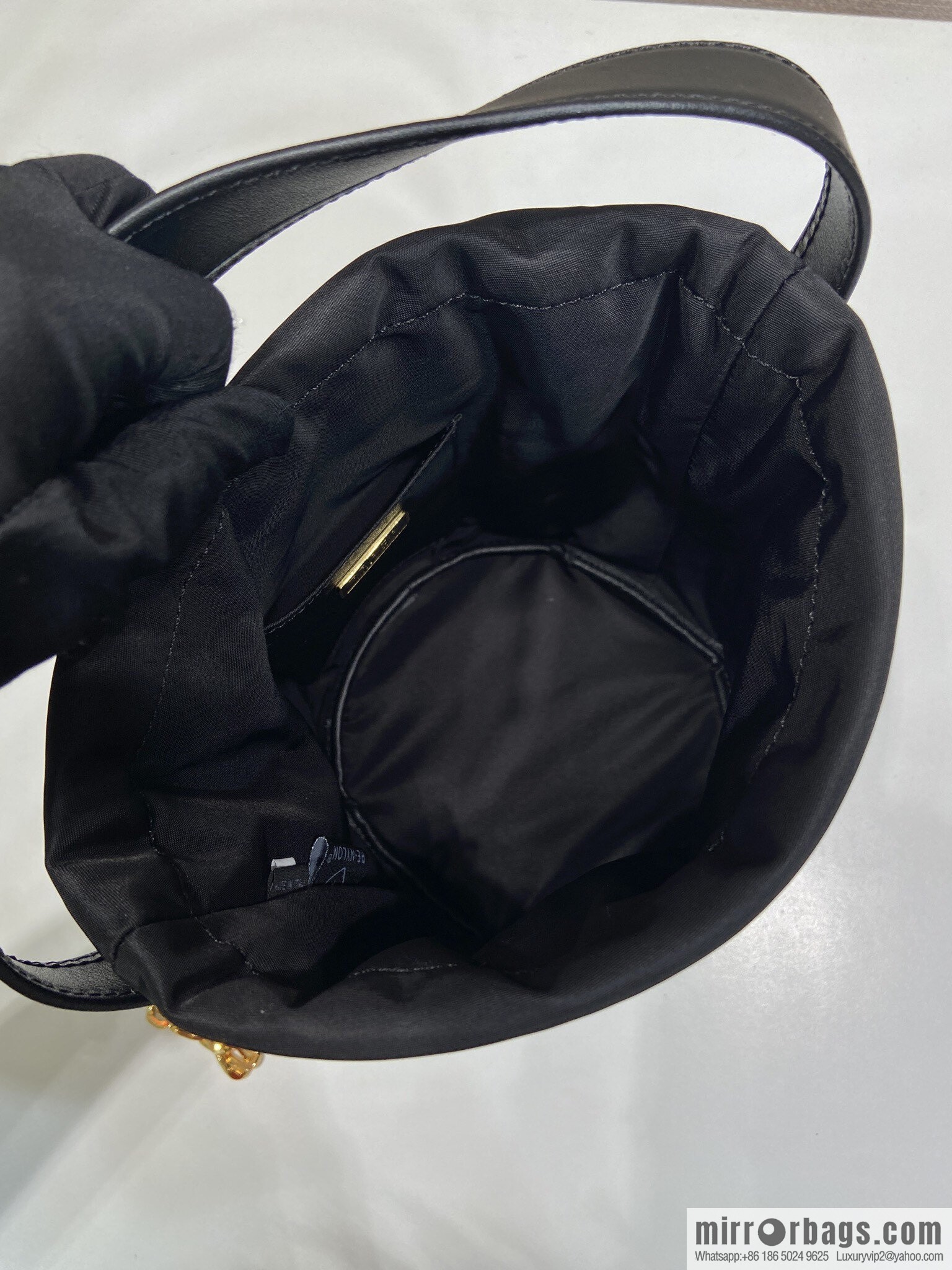 PRADA 🎉 new catwalk model 🎉 1BE088 rich small bucket 🎉🎉 black