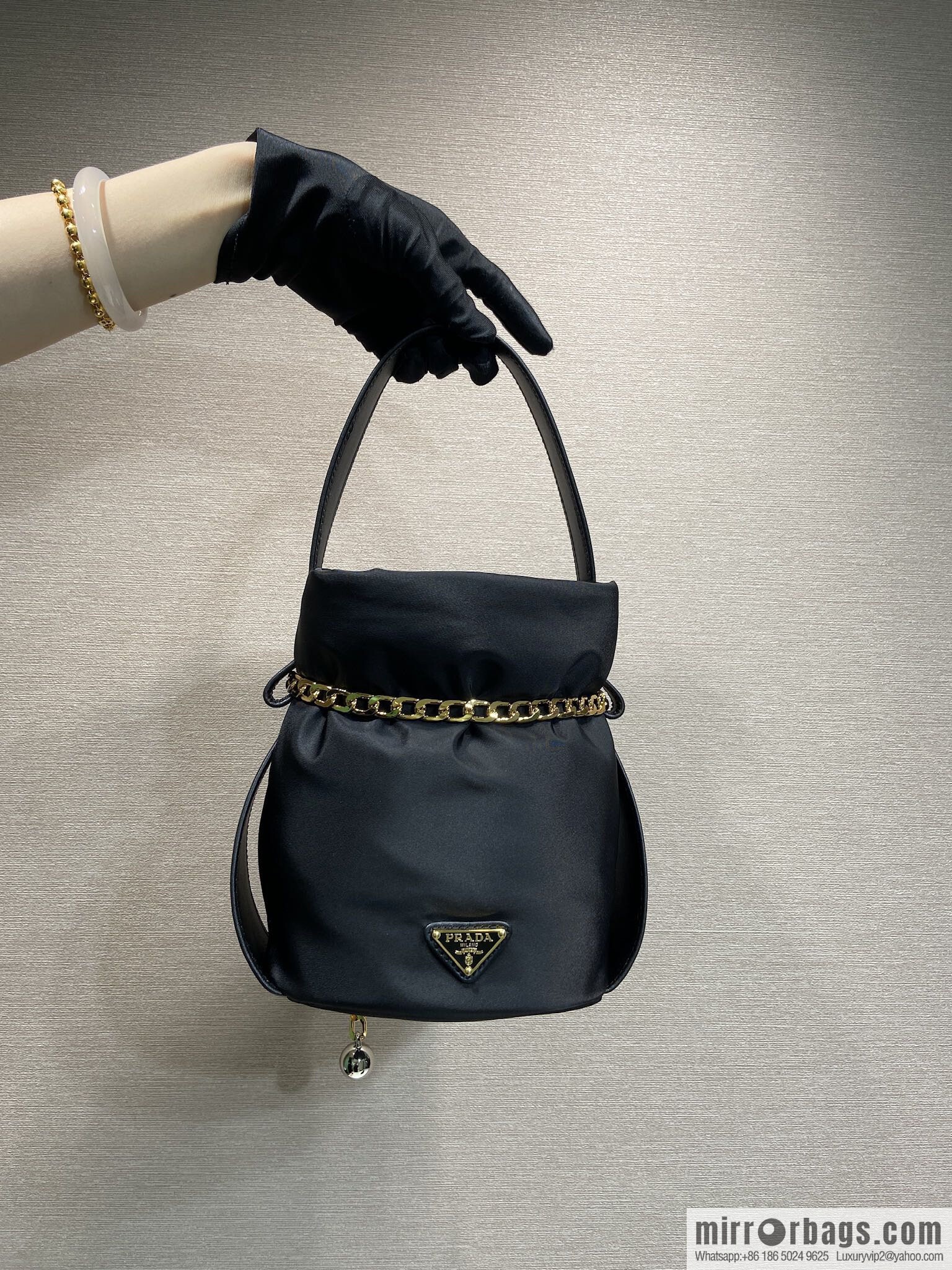 PRADA 🎉 new catwalk model 🎉 1BE088 rich small bucket 🎉🎉 black